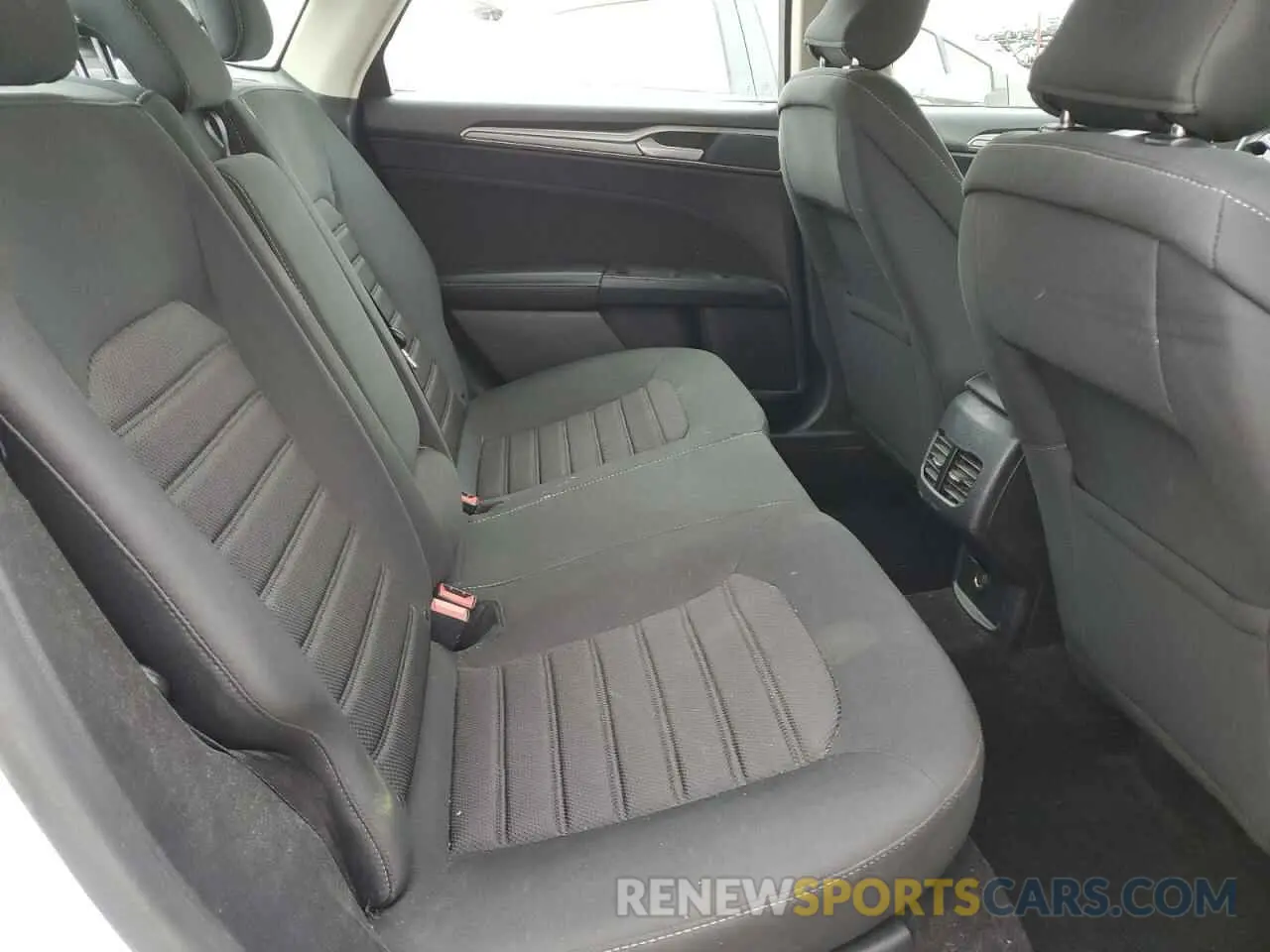 10 Photograph of a damaged car 3FA6P0T96KR285747 FORD FUSION 2019