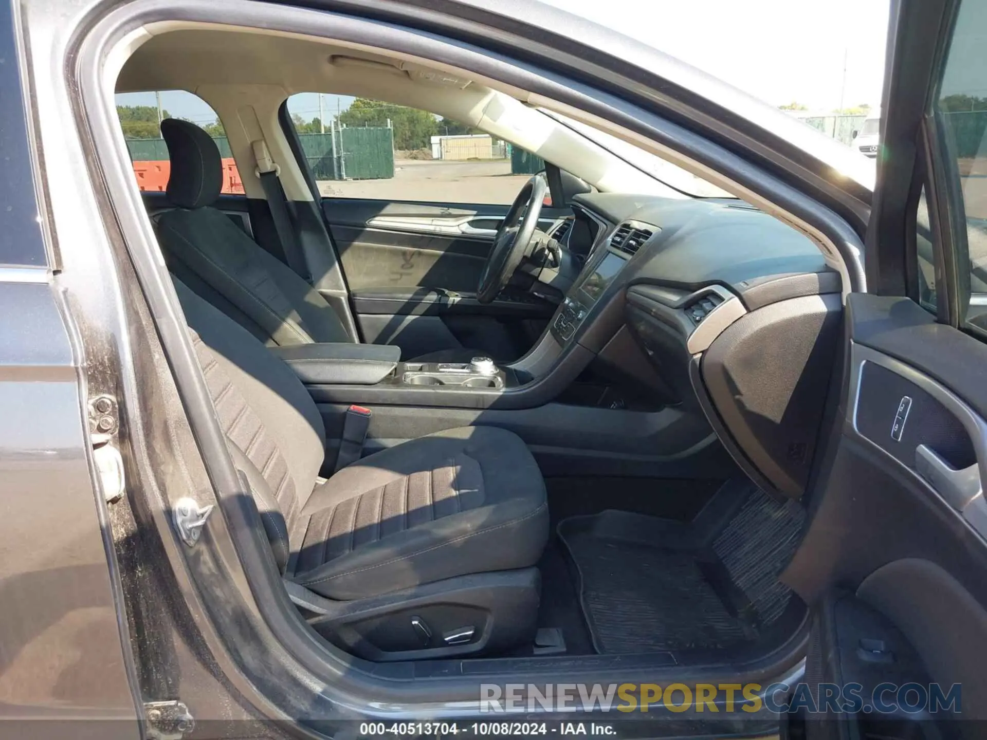 5 Photograph of a damaged car 3FA6P0T97KR285238 FORD FUSION 2019