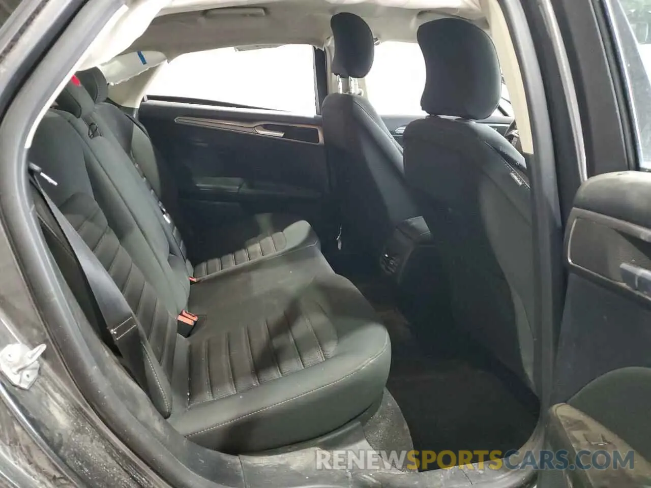 10 Photograph of a damaged car 3FA6P0T98KR191725 FORD FUSION 2019