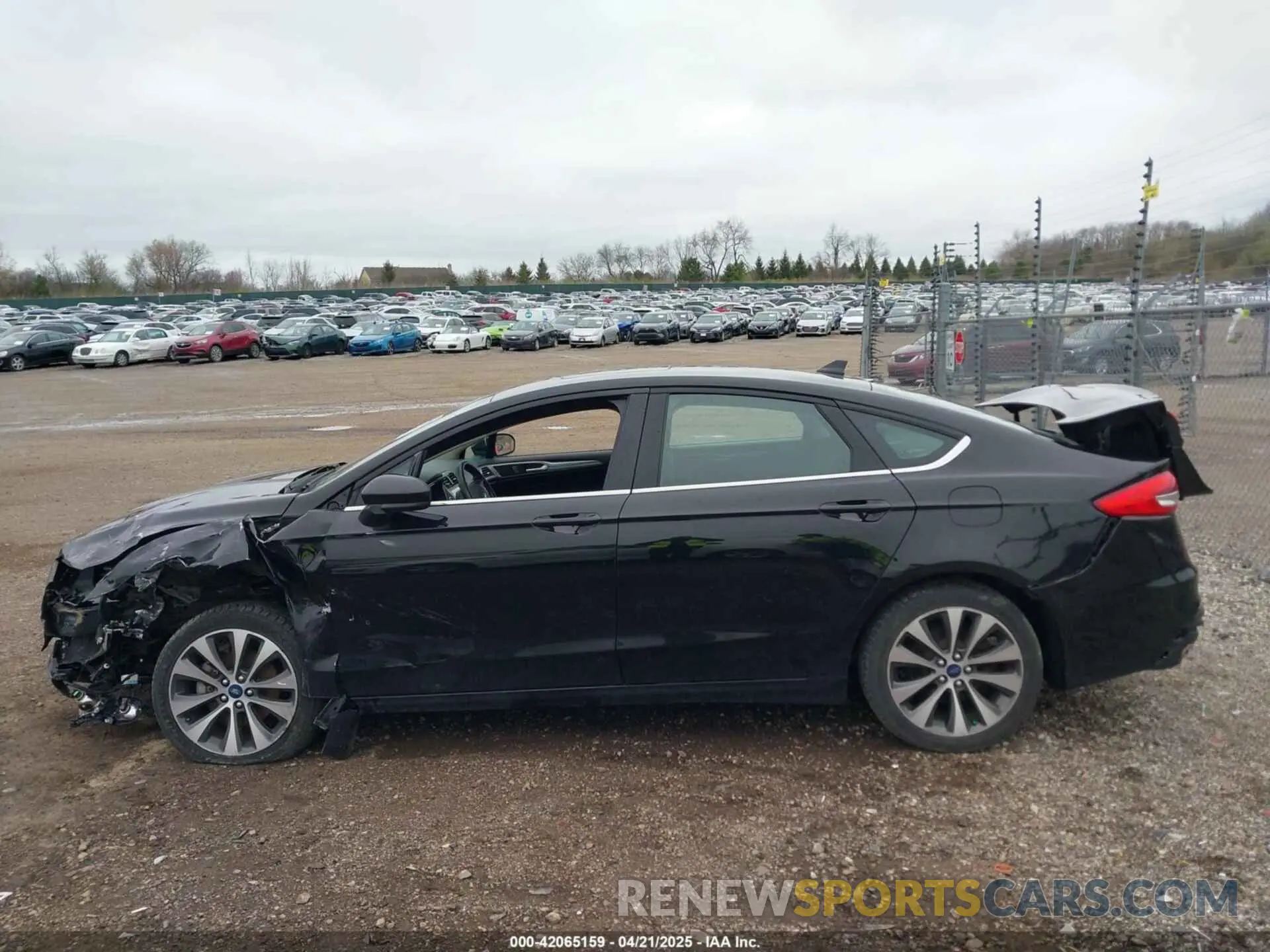 14 Photograph of a damaged car 3FA6P0T98KR261076 FORD FUSION 2019