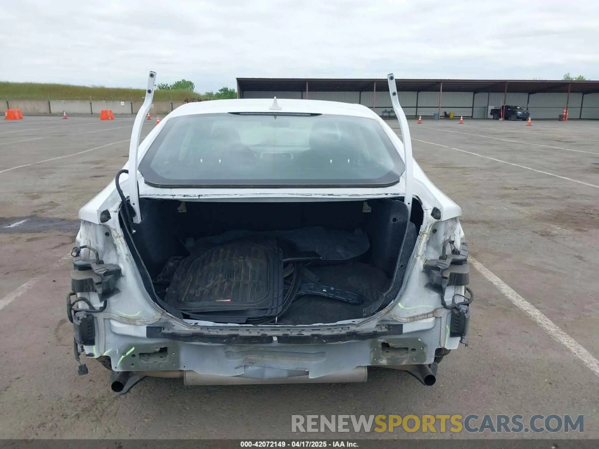 17 Photograph of a damaged car 3FA6P0T99KR233898 FORD FUSION 2019