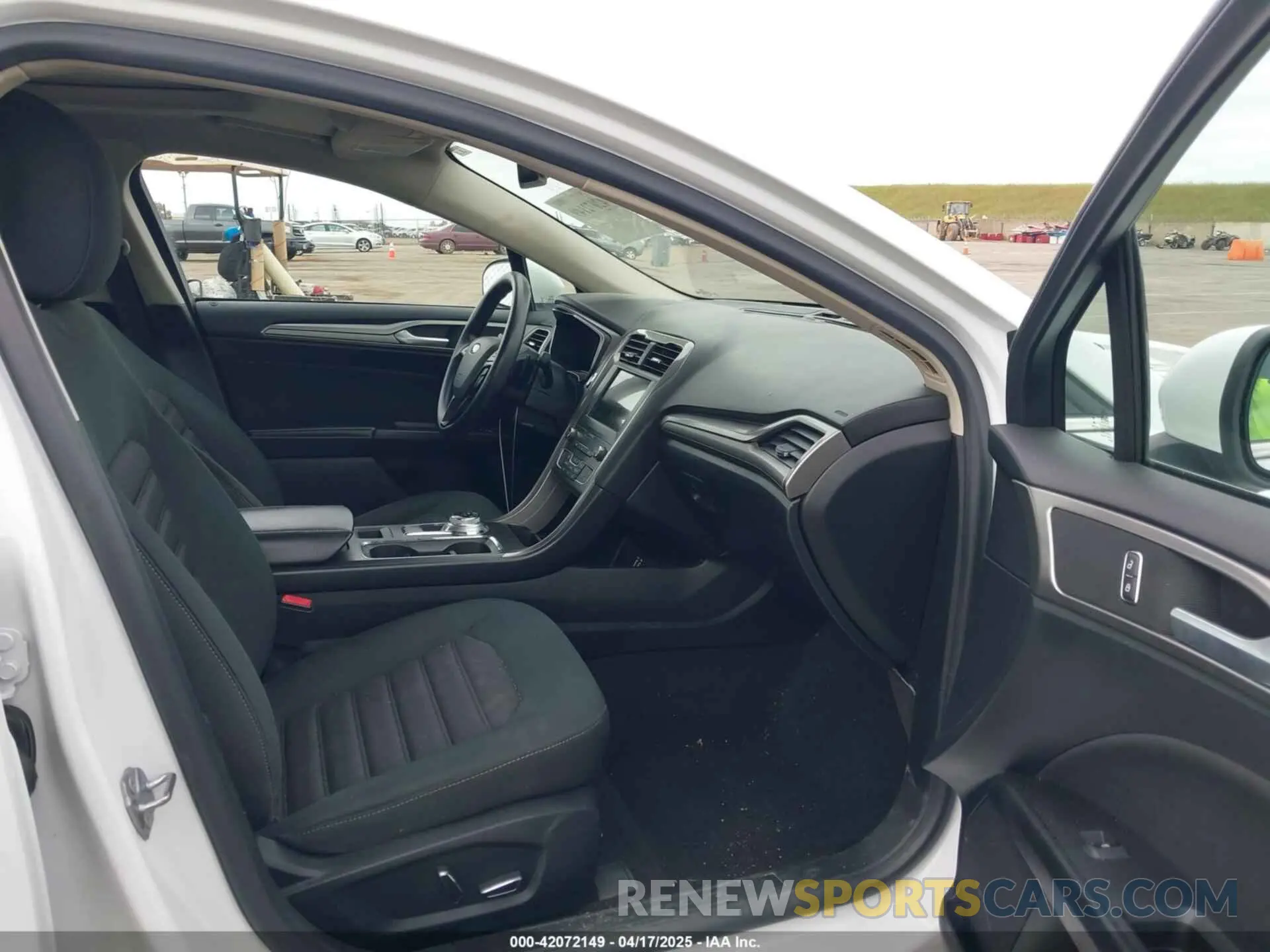 5 Photograph of a damaged car 3FA6P0T99KR233898 FORD FUSION 2019