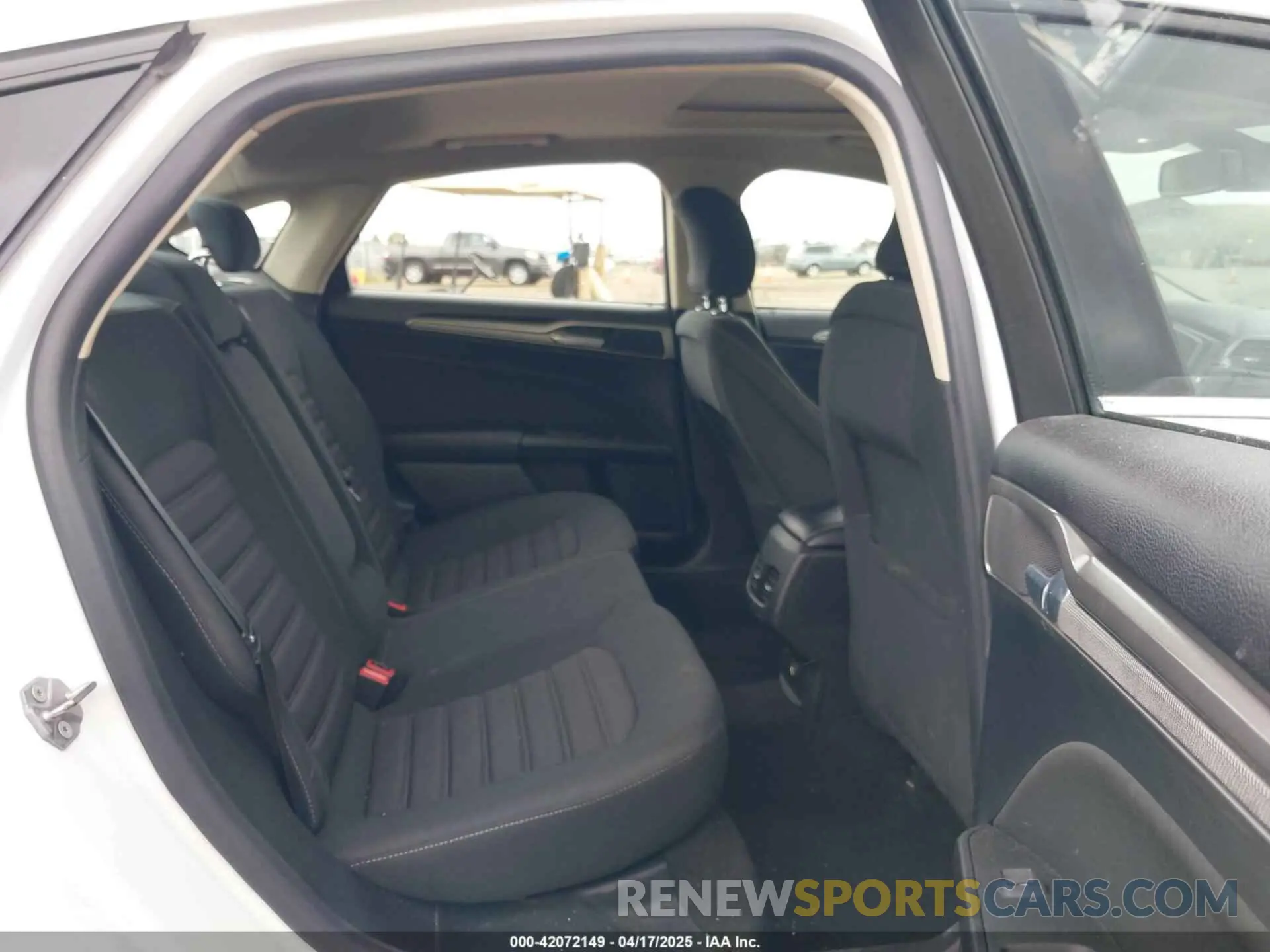 8 Photograph of a damaged car 3FA6P0T99KR233898 FORD FUSION 2019