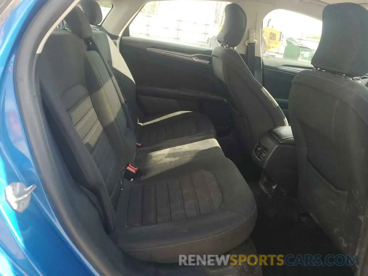 10 Photograph of a damaged car 3FA6P0T99KR260485 FORD FUSION 2019