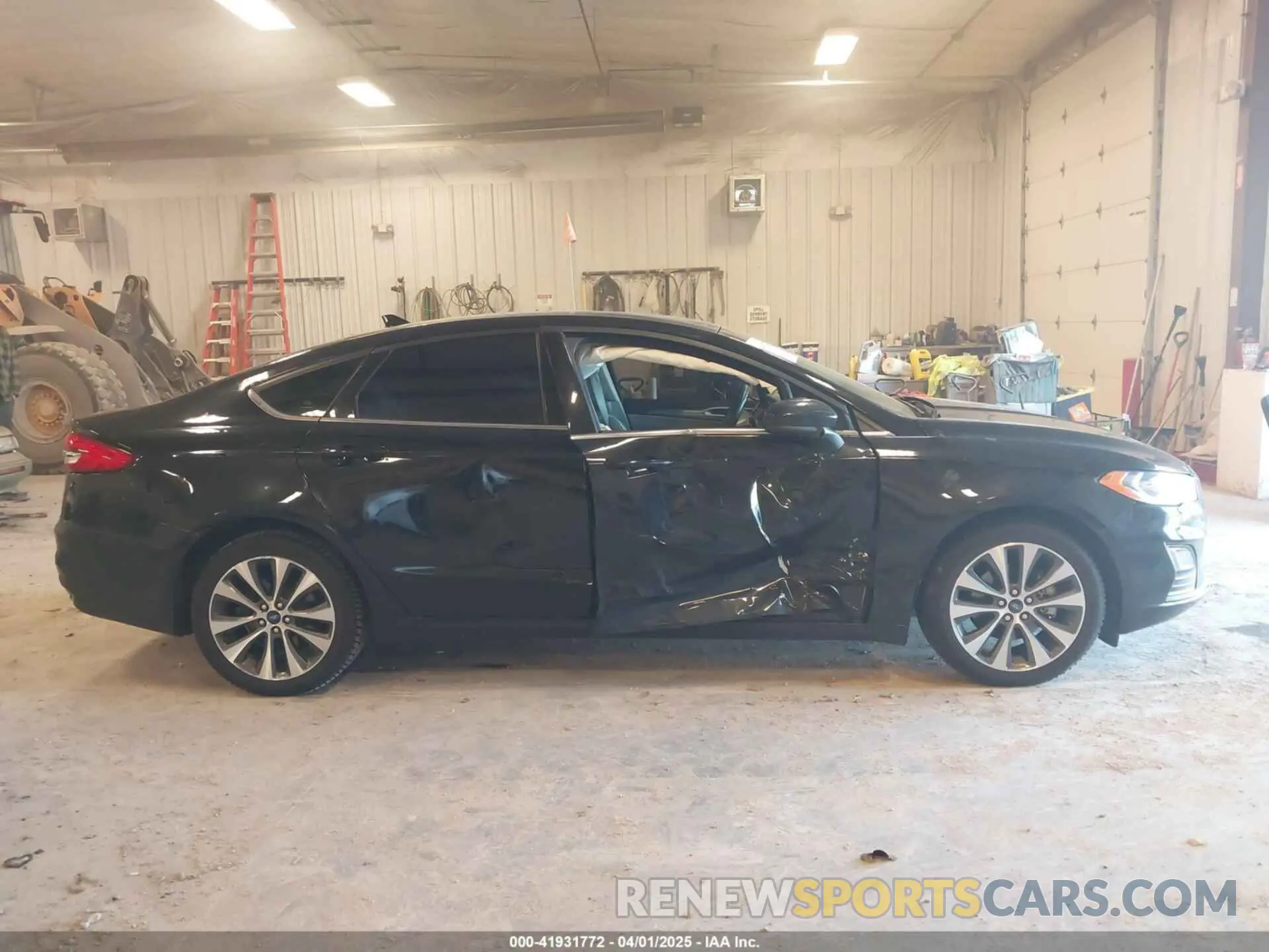 14 Photograph of a damaged car 3FA6P0T9XKR259670 FORD FUSION 2019