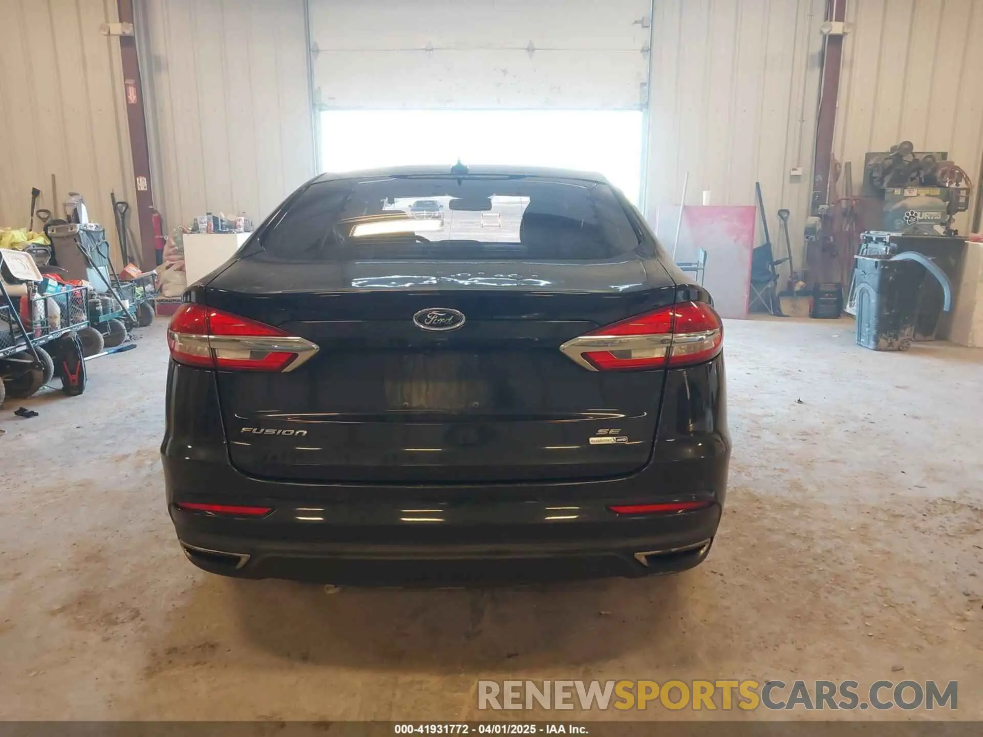 17 Photograph of a damaged car 3FA6P0T9XKR259670 FORD FUSION 2019
