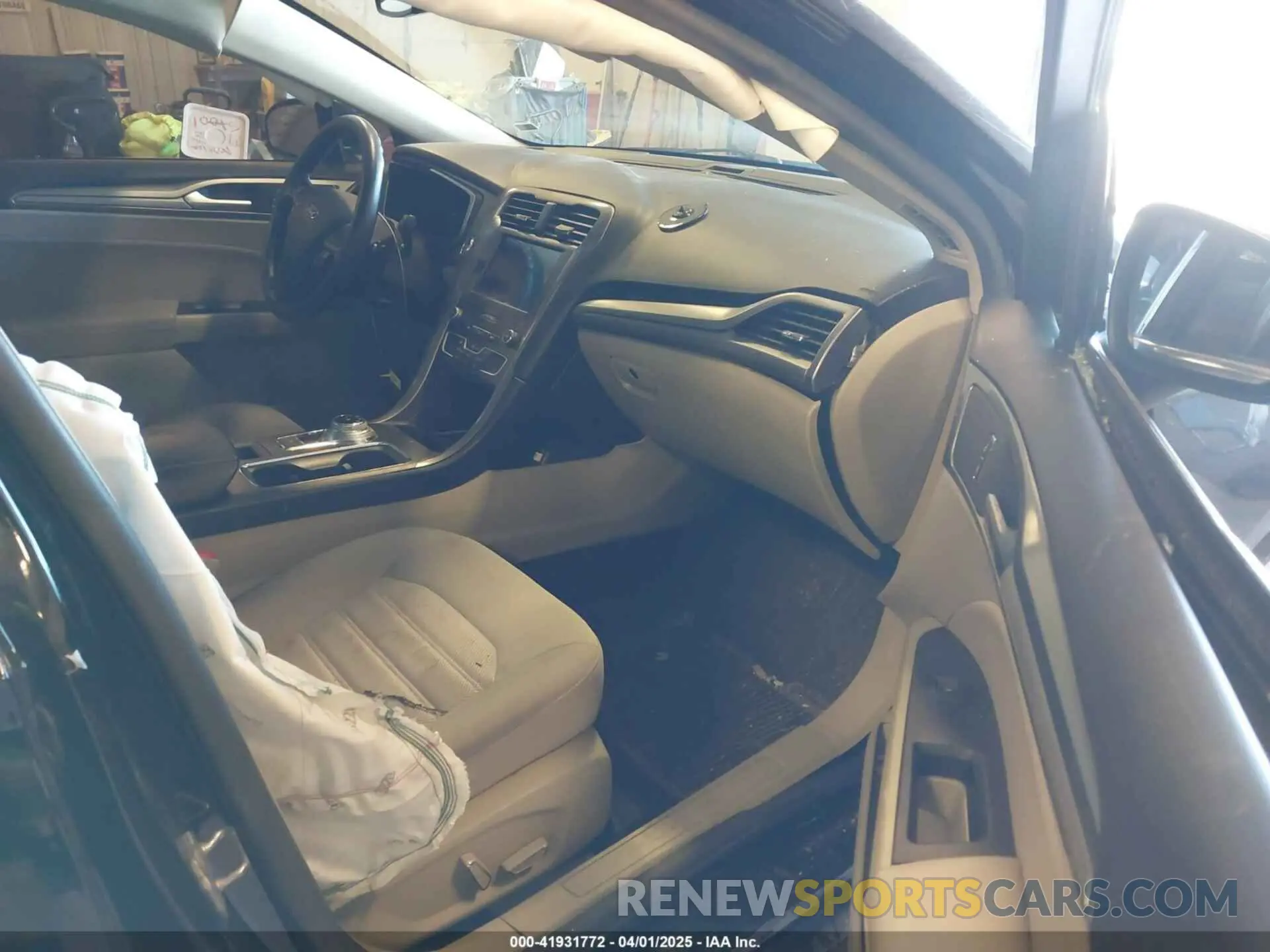 5 Photograph of a damaged car 3FA6P0T9XKR259670 FORD FUSION 2019
