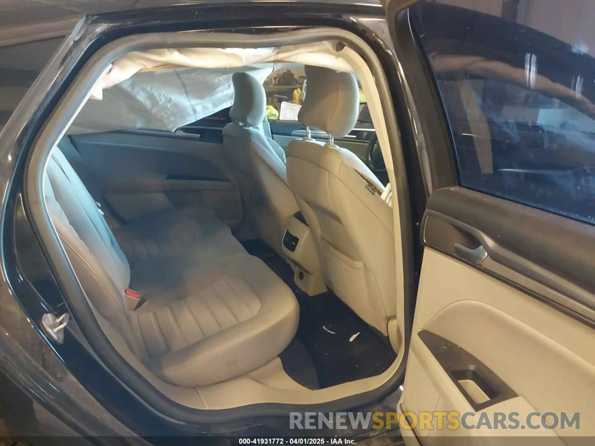 8 Photograph of a damaged car 3FA6P0T9XKR259670 FORD FUSION 2019