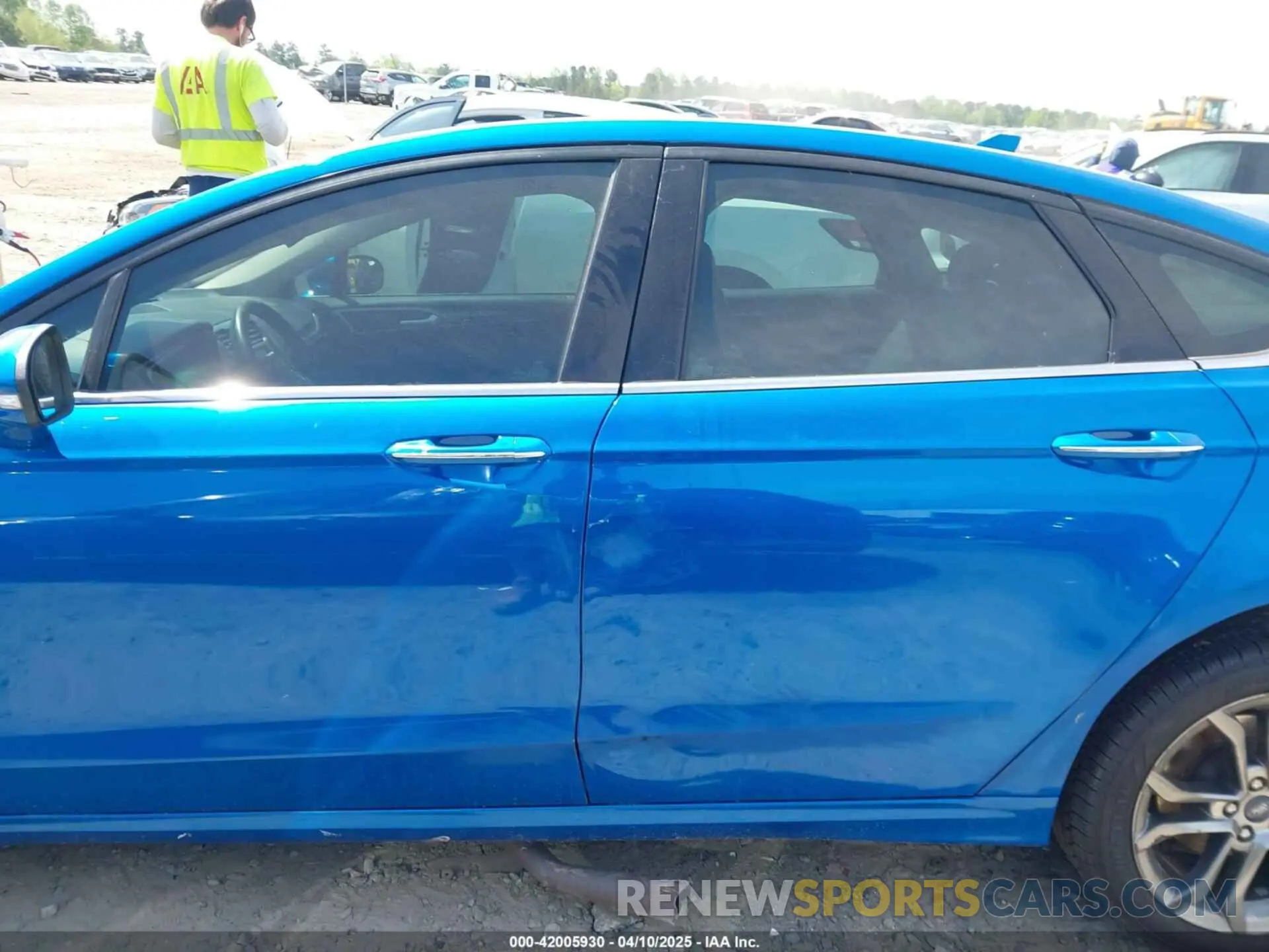 15 Photograph of a damaged car 3FA6P0CD0LR115860 FORD FUSION 2020