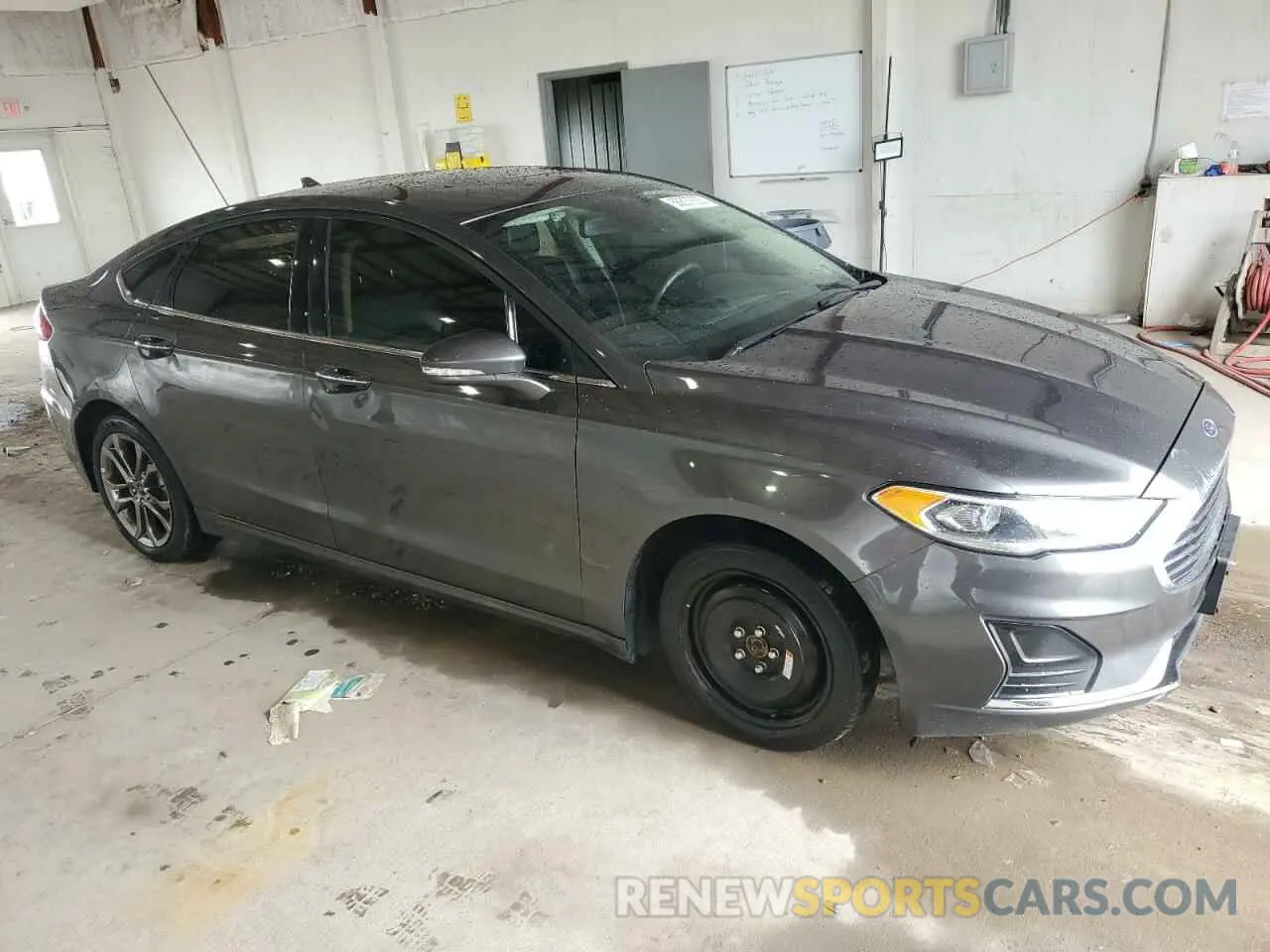 4 Photograph of a damaged car 3FA6P0CD1LR130531 FORD FUSION 2020