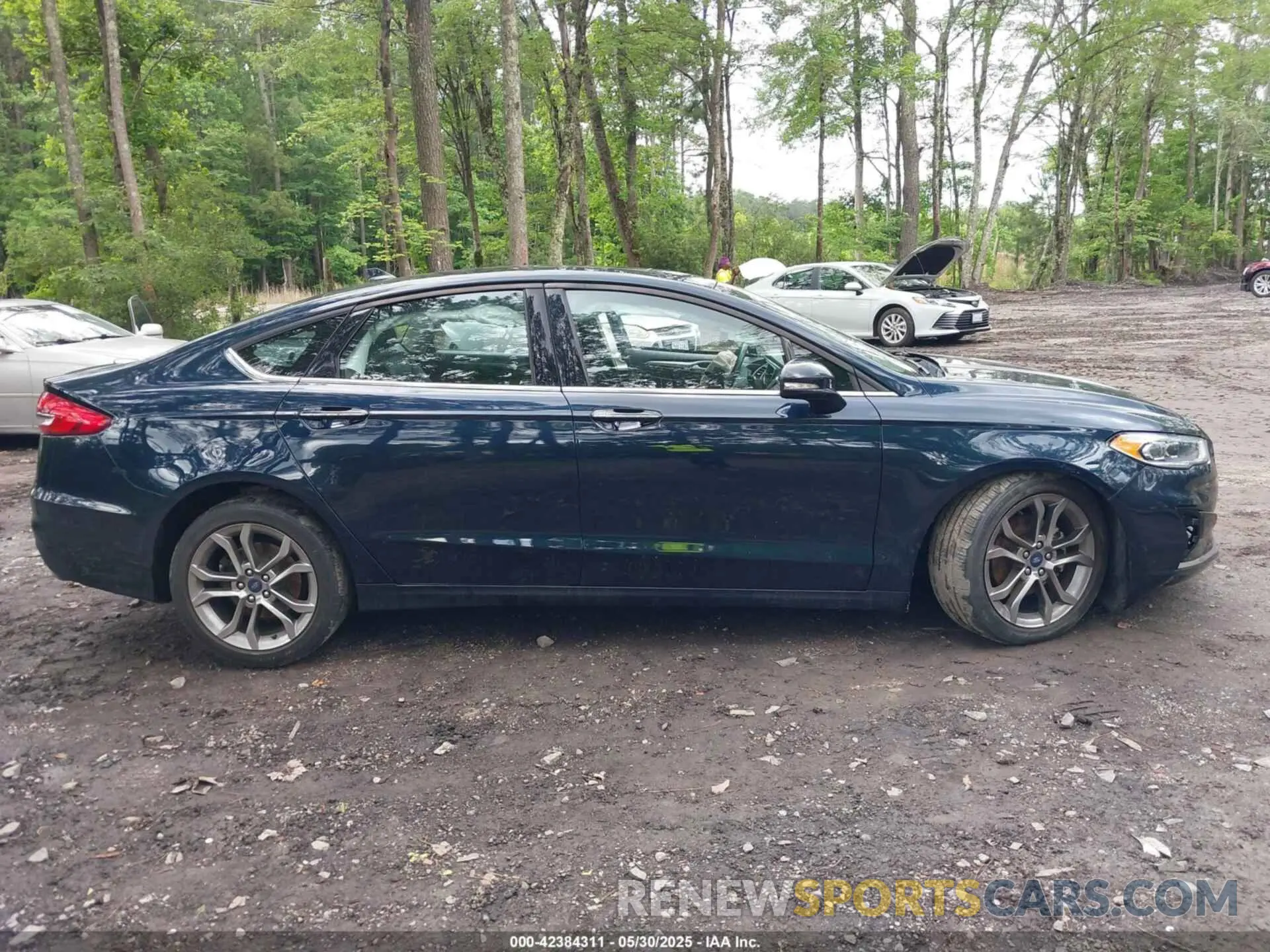 13 Photograph of a damaged car 3FA6P0CD1LR180409 FORD FUSION 2020