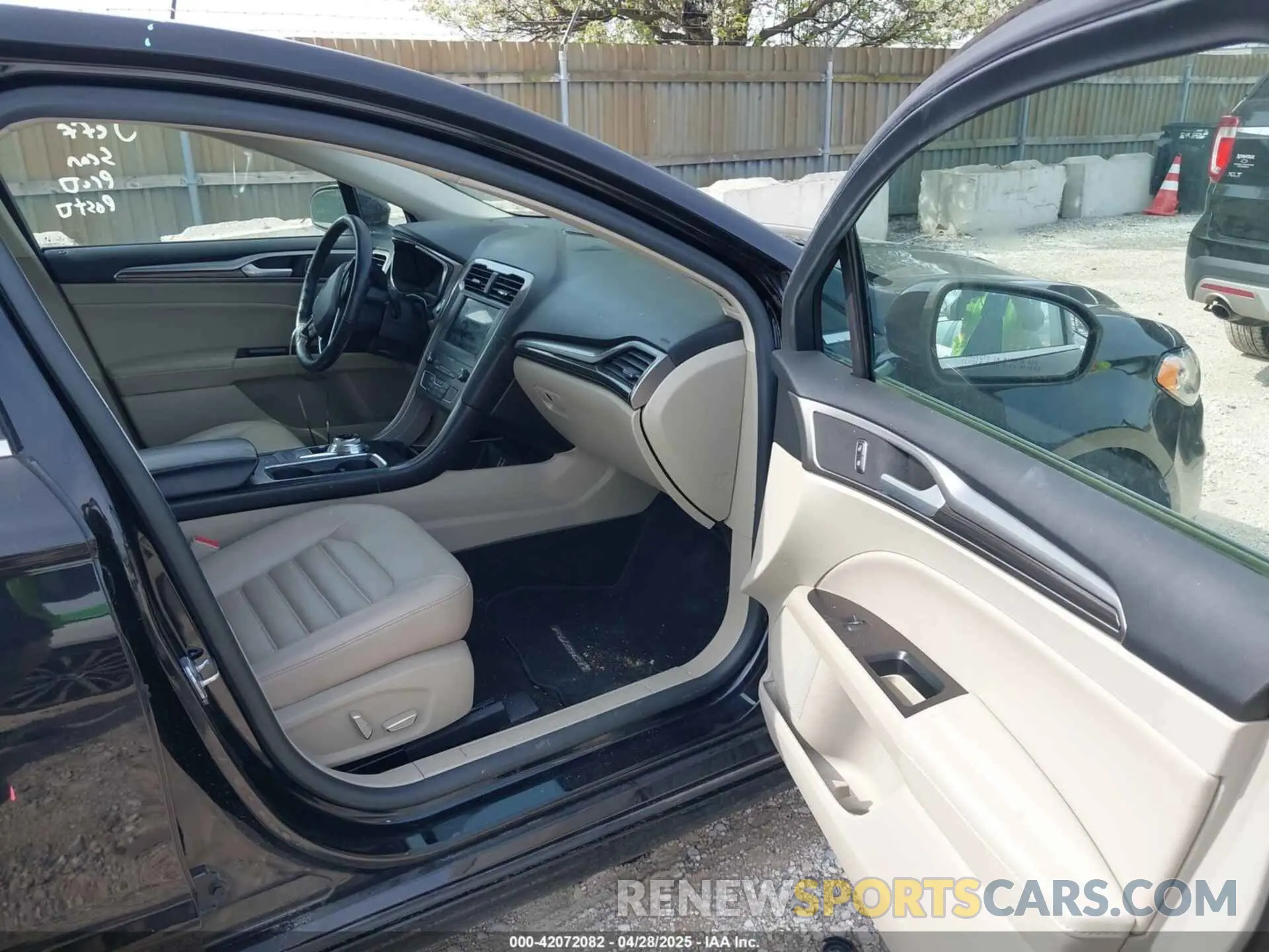 5 Photograph of a damaged car 3FA6P0CD1LR216339 FORD FUSION 2020