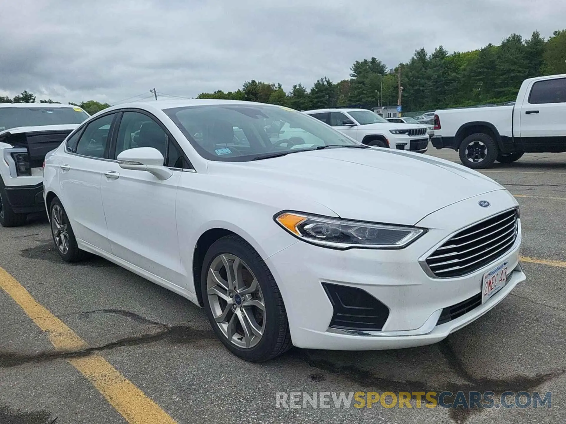 17 Photograph of a damaged car 3FA6P0CD1LR240821 FORD FUSION 2020