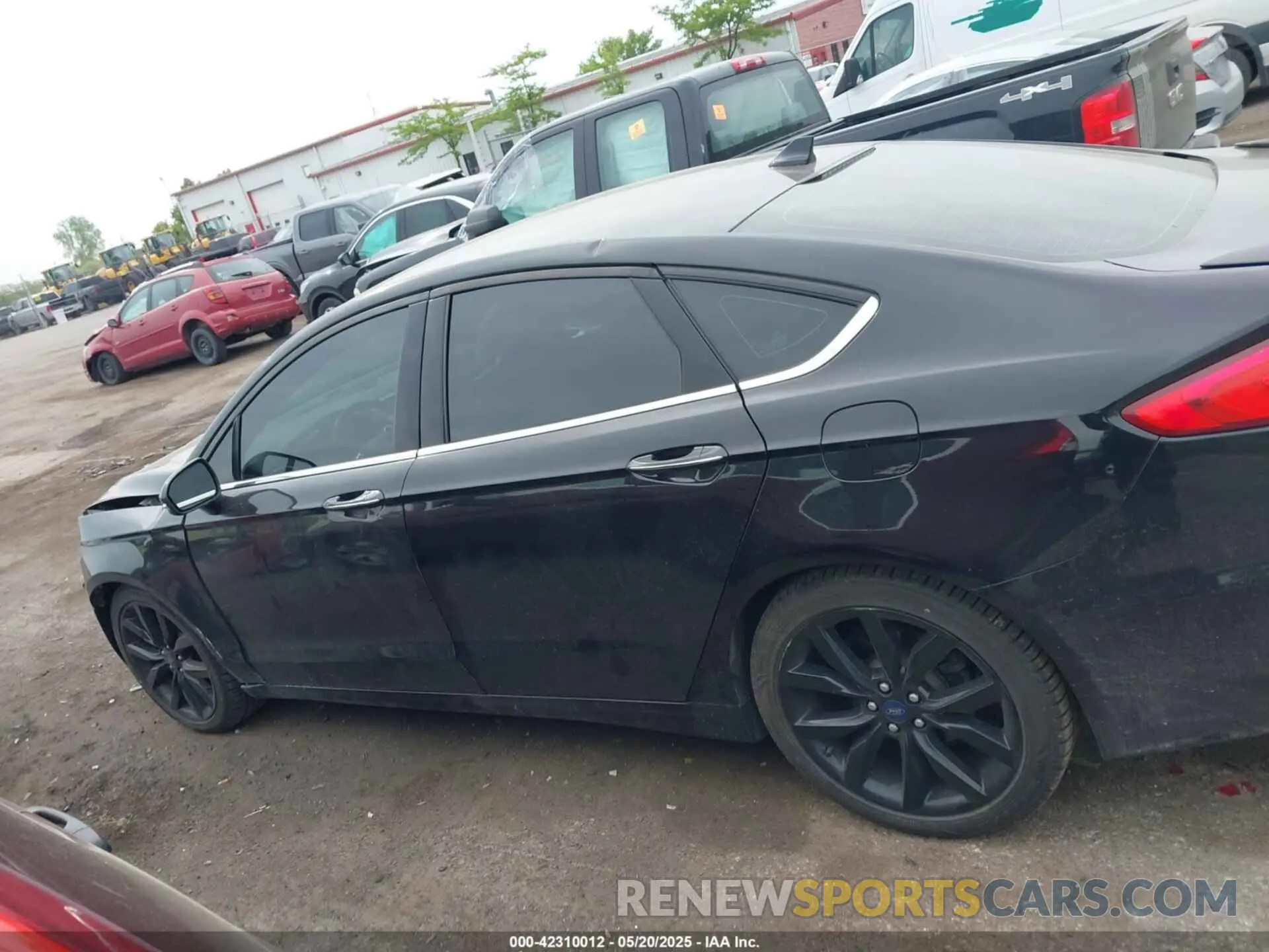 14 Photograph of a damaged car 3FA6P0CD2LR145913 FORD FUSION 2020