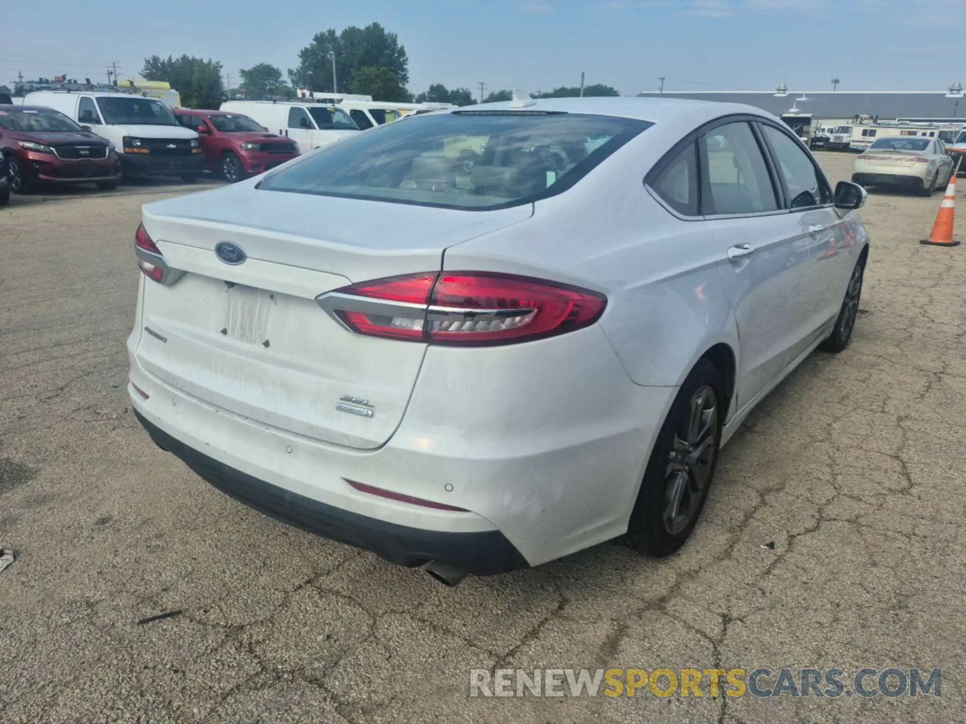 31 Photograph of a damaged car 3FA6P0CD2LR195730 FORD FUSION 2020