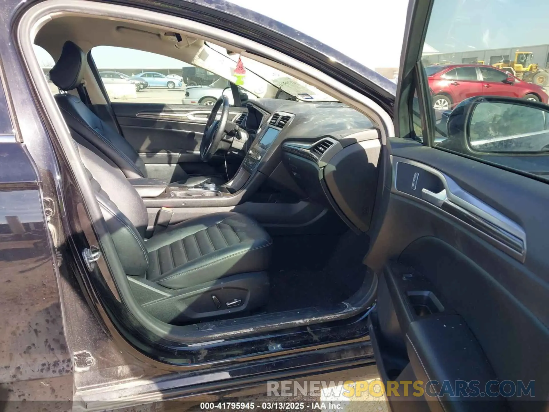 5 Photograph of a damaged car 3FA6P0CD4LR169372 FORD FUSION 2020