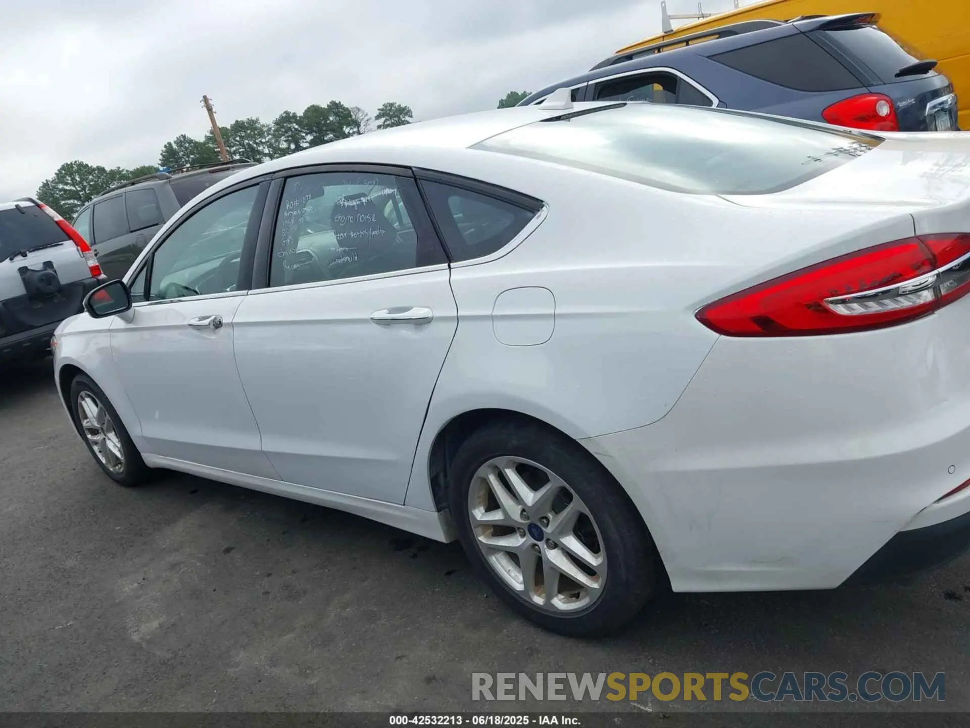 14 Photograph of a damaged car 3FA6P0CD4LR177004 FORD FUSION 2020