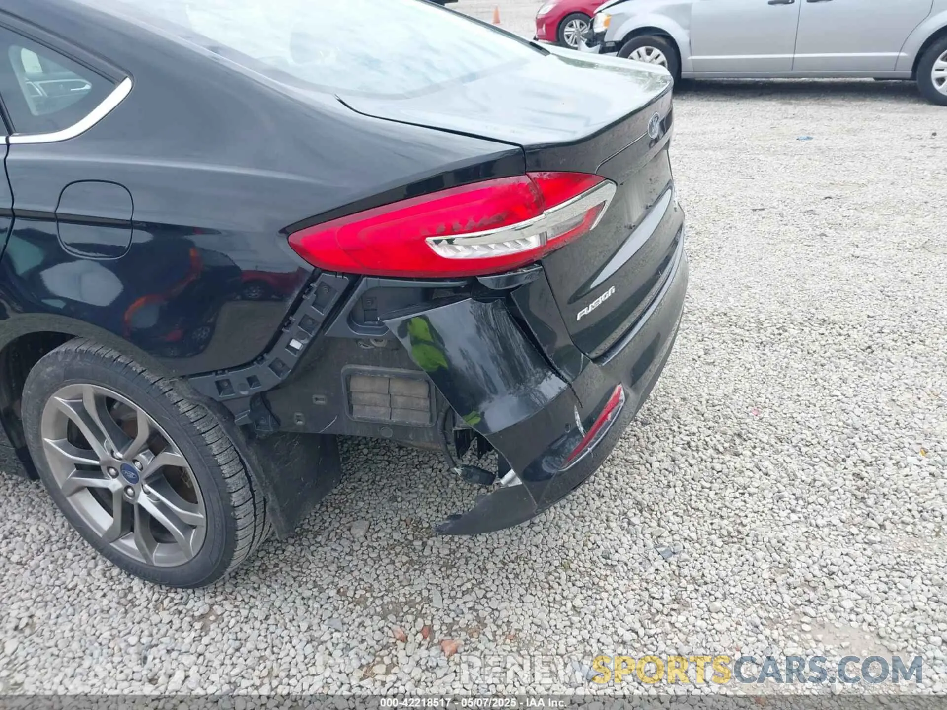 13 Photograph of a damaged car 3FA6P0CD5LR131097 FORD FUSION 2020