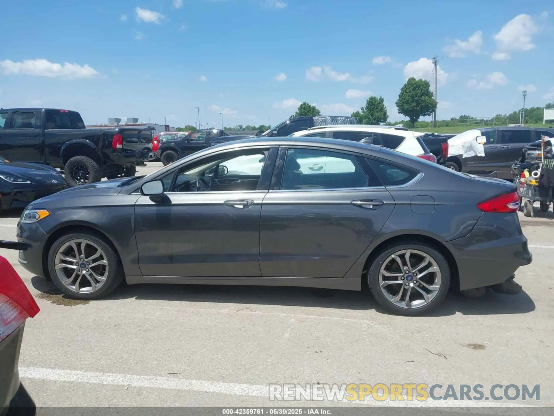 14 Photograph of a damaged car 3FA6P0CD5LR173737 FORD FUSION 2020