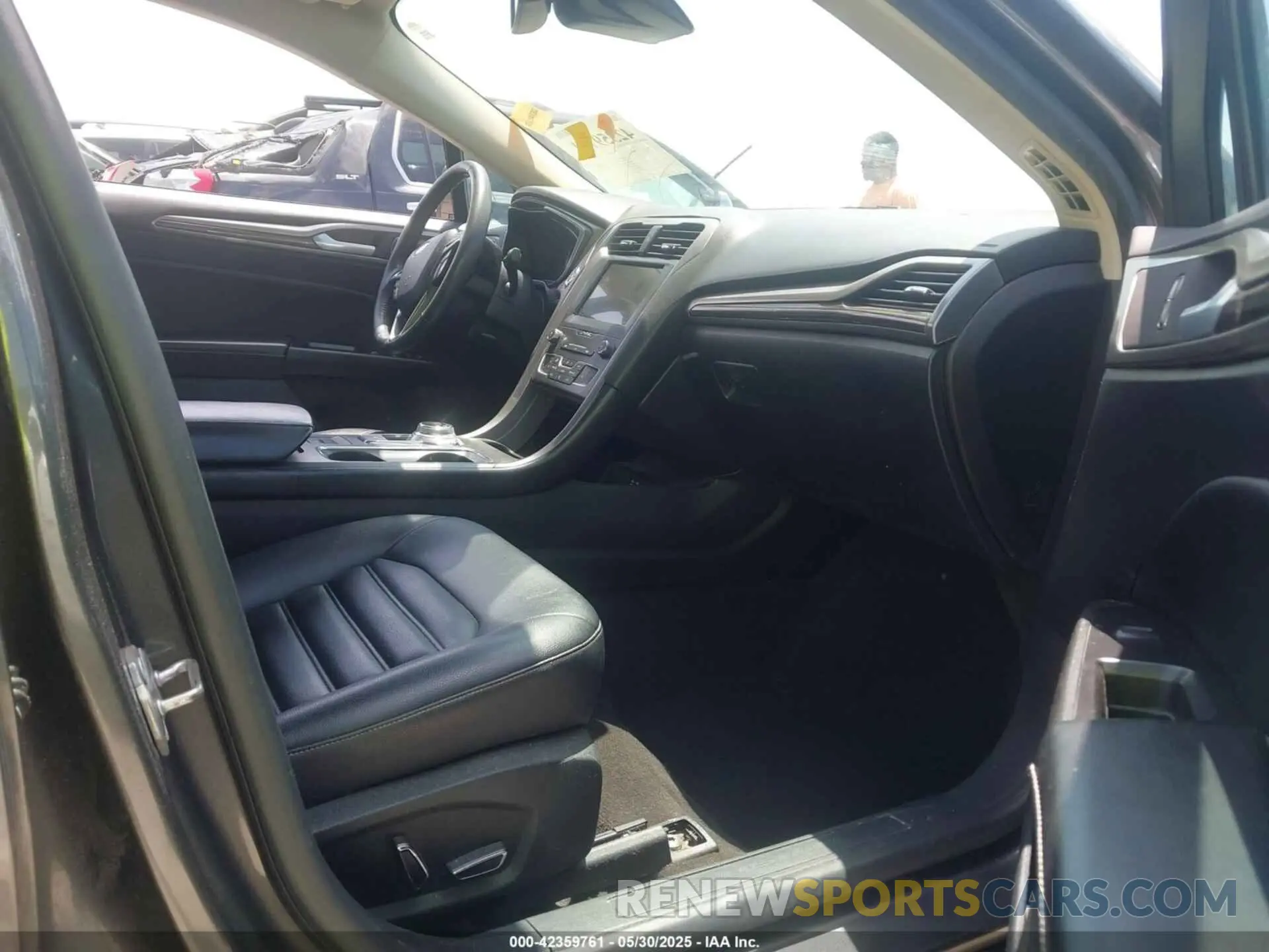 5 Photograph of a damaged car 3FA6P0CD5LR173737 FORD FUSION 2020