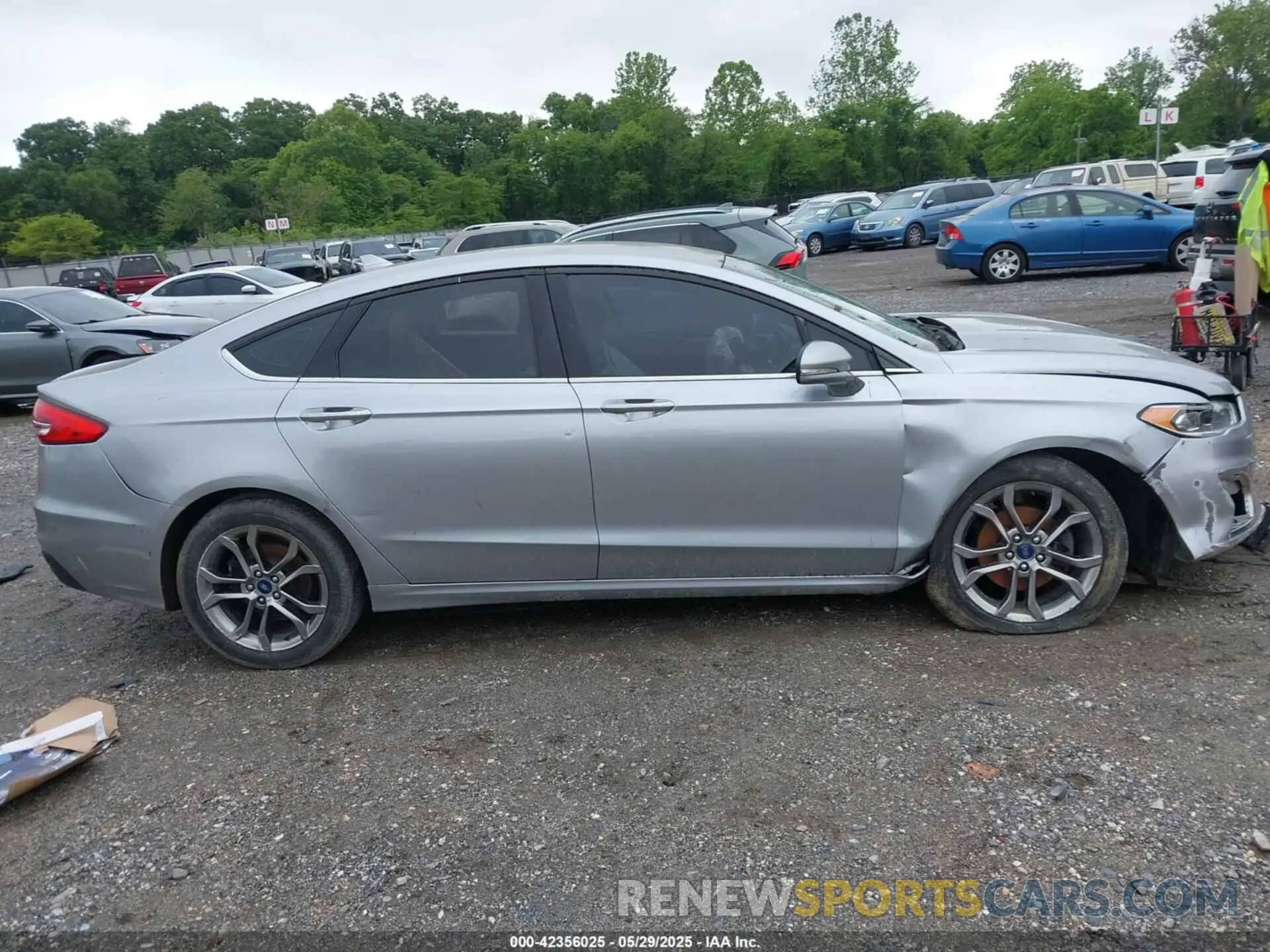 13 Photograph of a damaged car 3FA6P0CD6LR130394 FORD FUSION 2020