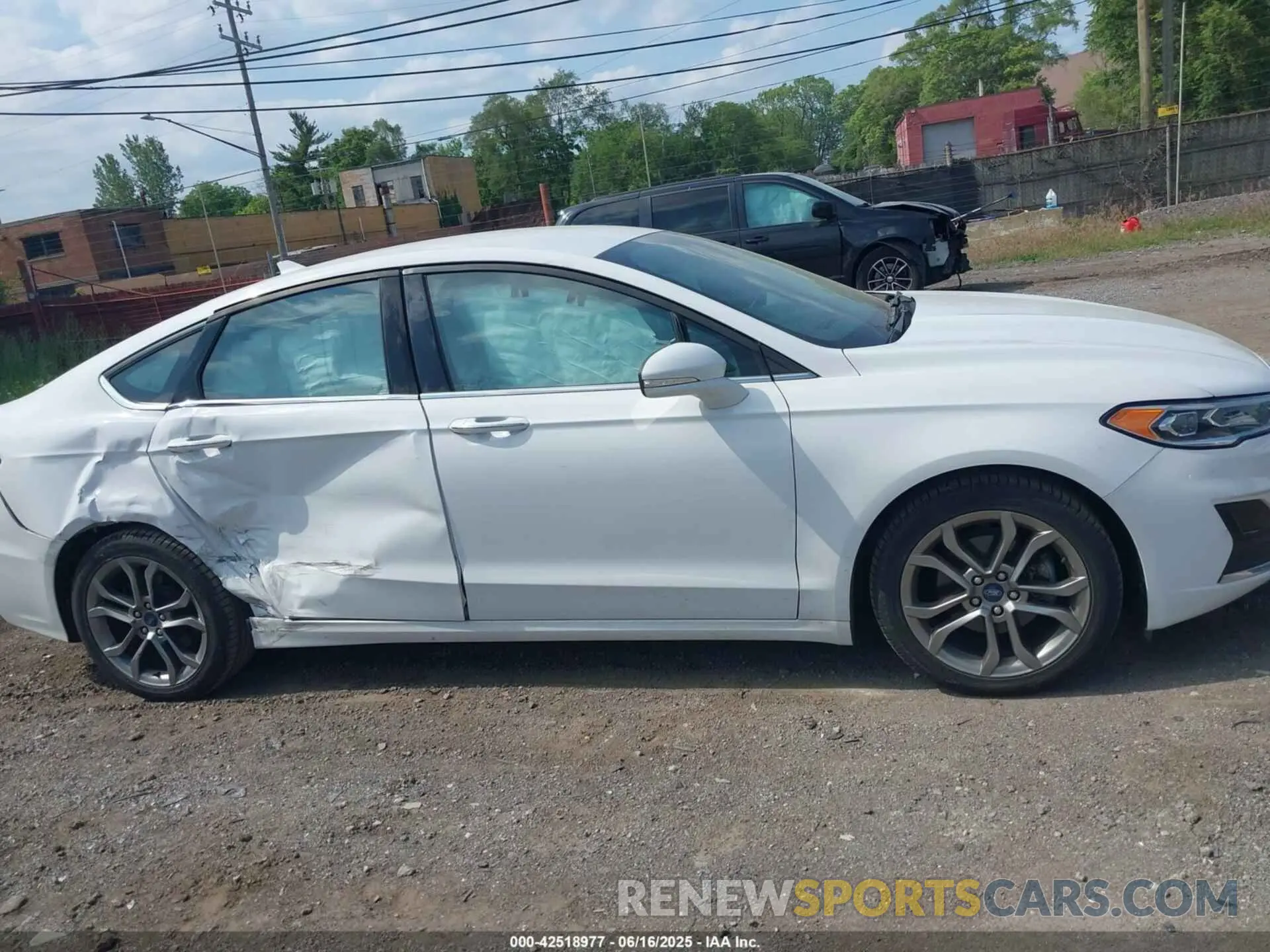 13 Photograph of a damaged car 3FA6P0CD6LR164836 FORD FUSION 2020
