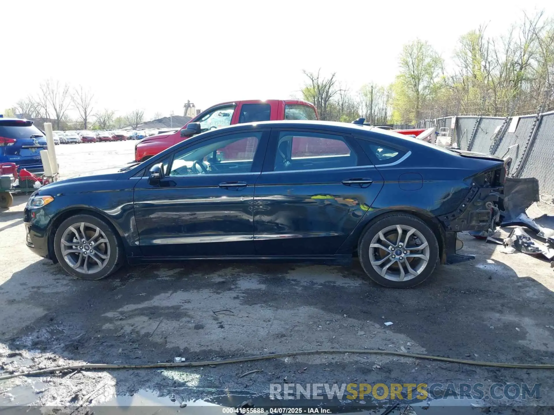 15 Photograph of a damaged car 3FA6P0CD6LR198985 FORD FUSION 2020