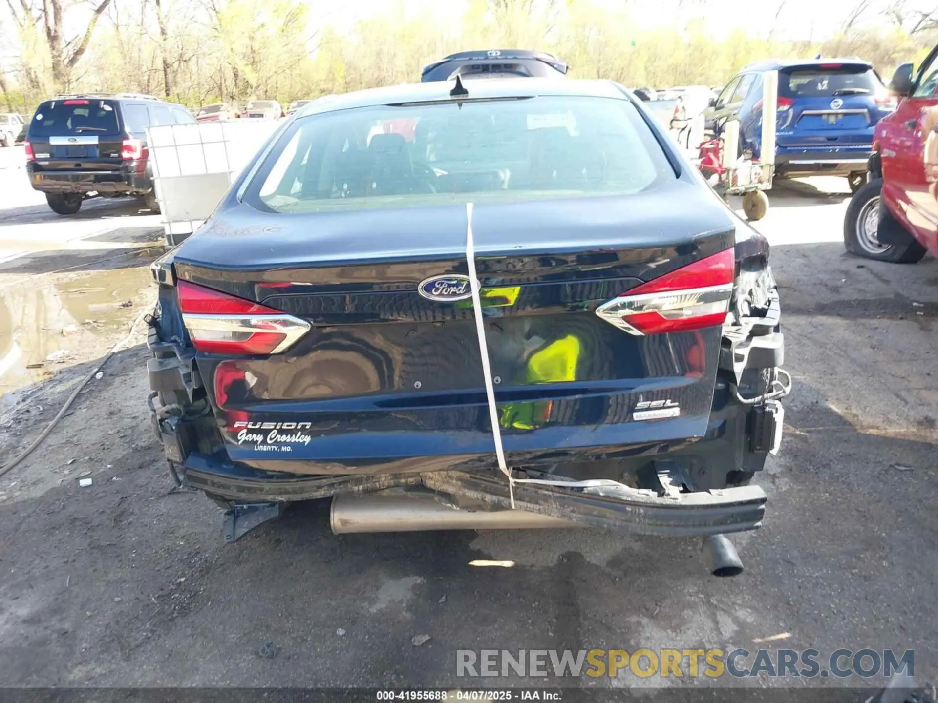 17 Photograph of a damaged car 3FA6P0CD6LR198985 FORD FUSION 2020