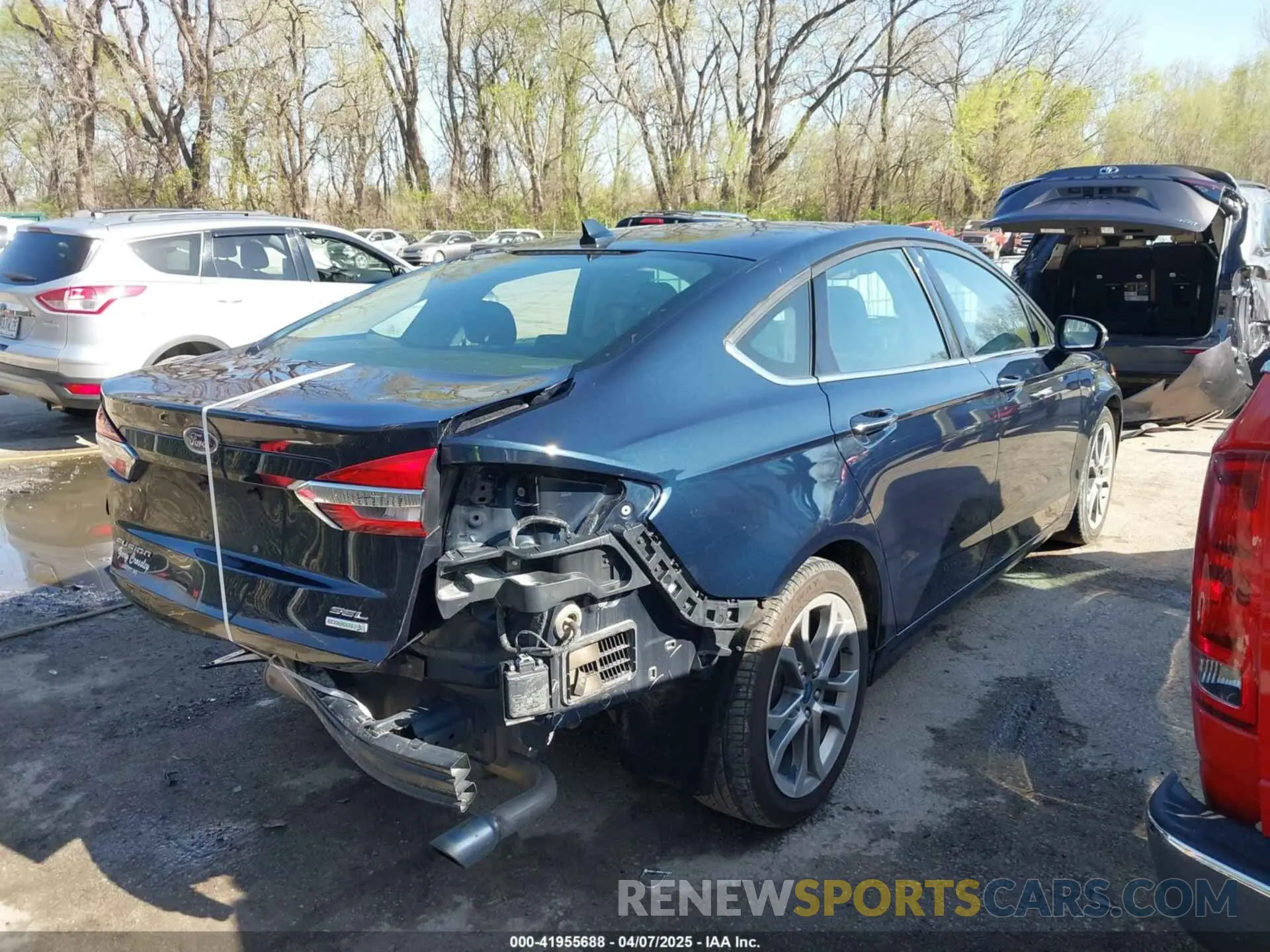 4 Photograph of a damaged car 3FA6P0CD6LR198985 FORD FUSION 2020