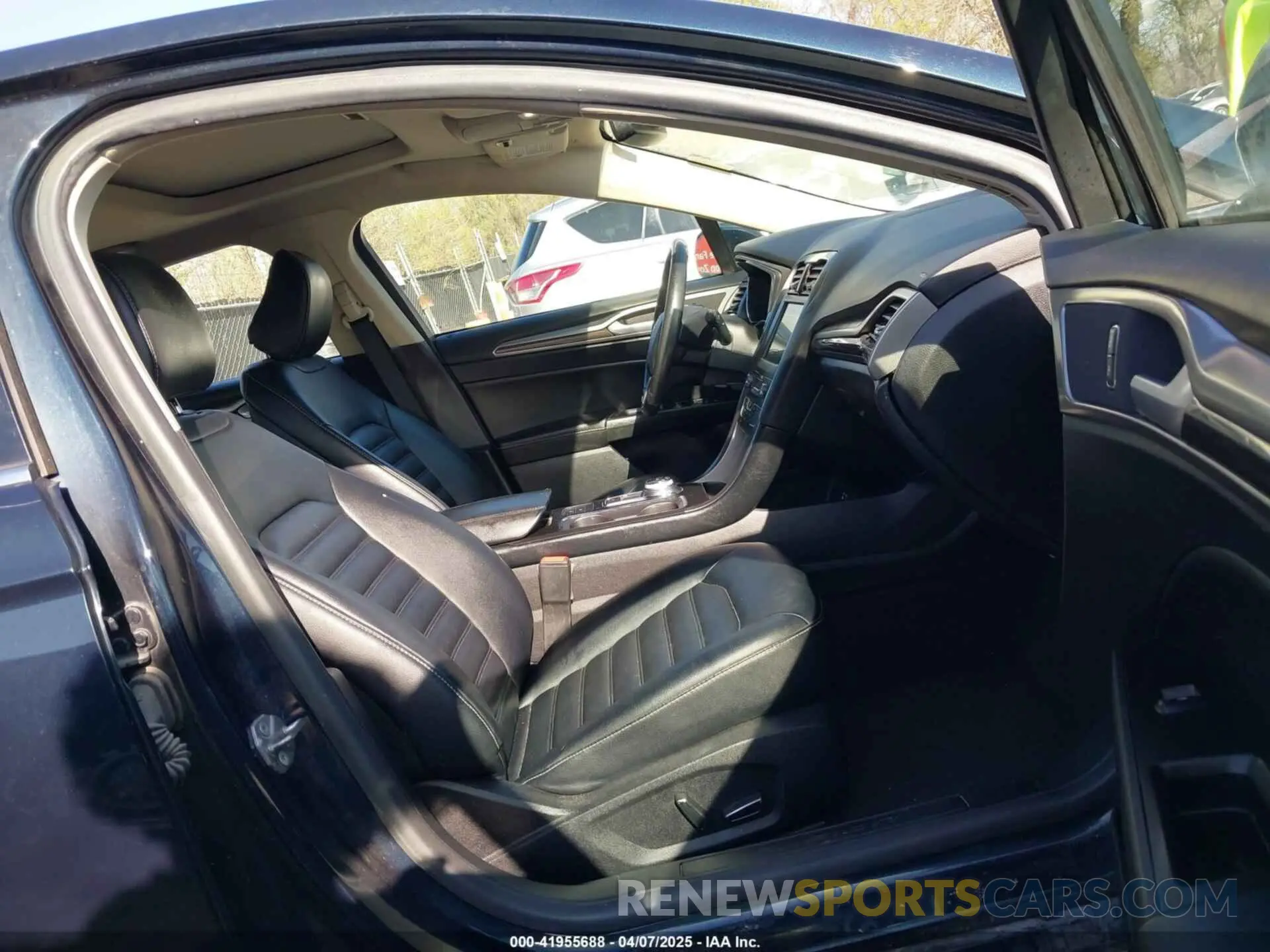 5 Photograph of a damaged car 3FA6P0CD6LR198985 FORD FUSION 2020