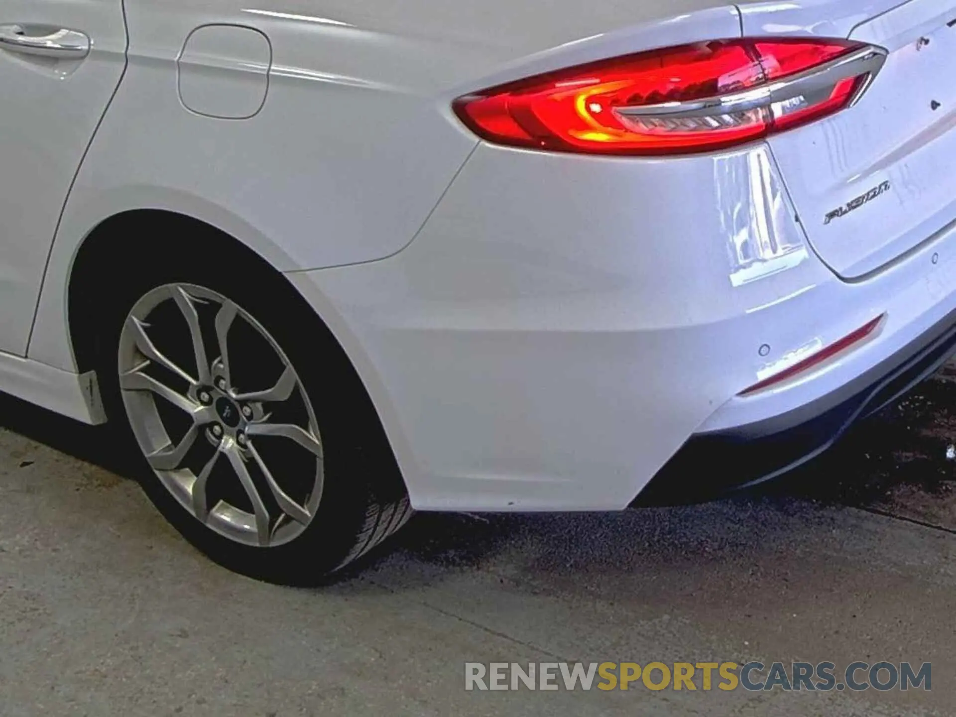 10 Photograph of a damaged car 3FA6P0CD7LR154235 FORD FUSION 2020
