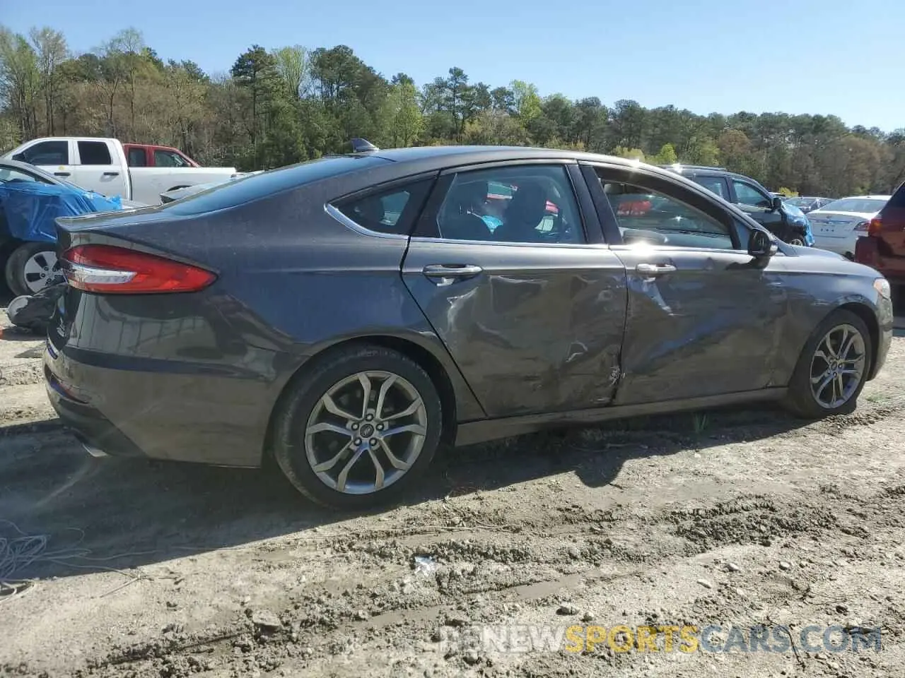 3 Photograph of a damaged car 3FA6P0CD7LR196193 FORD FUSION 2020