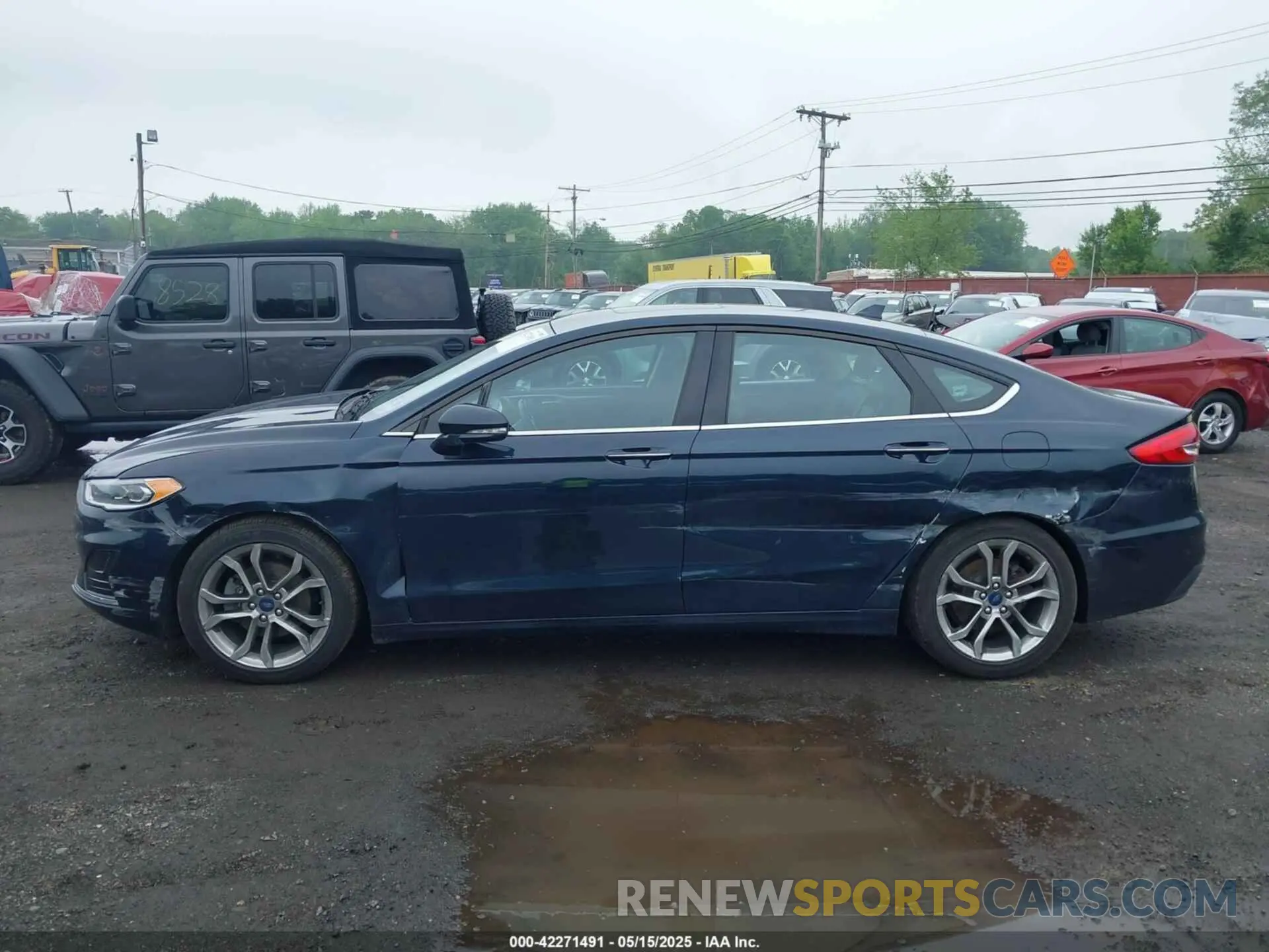 17 Photograph of a damaged car 3FA6P0CD9LR183400 FORD FUSION 2020