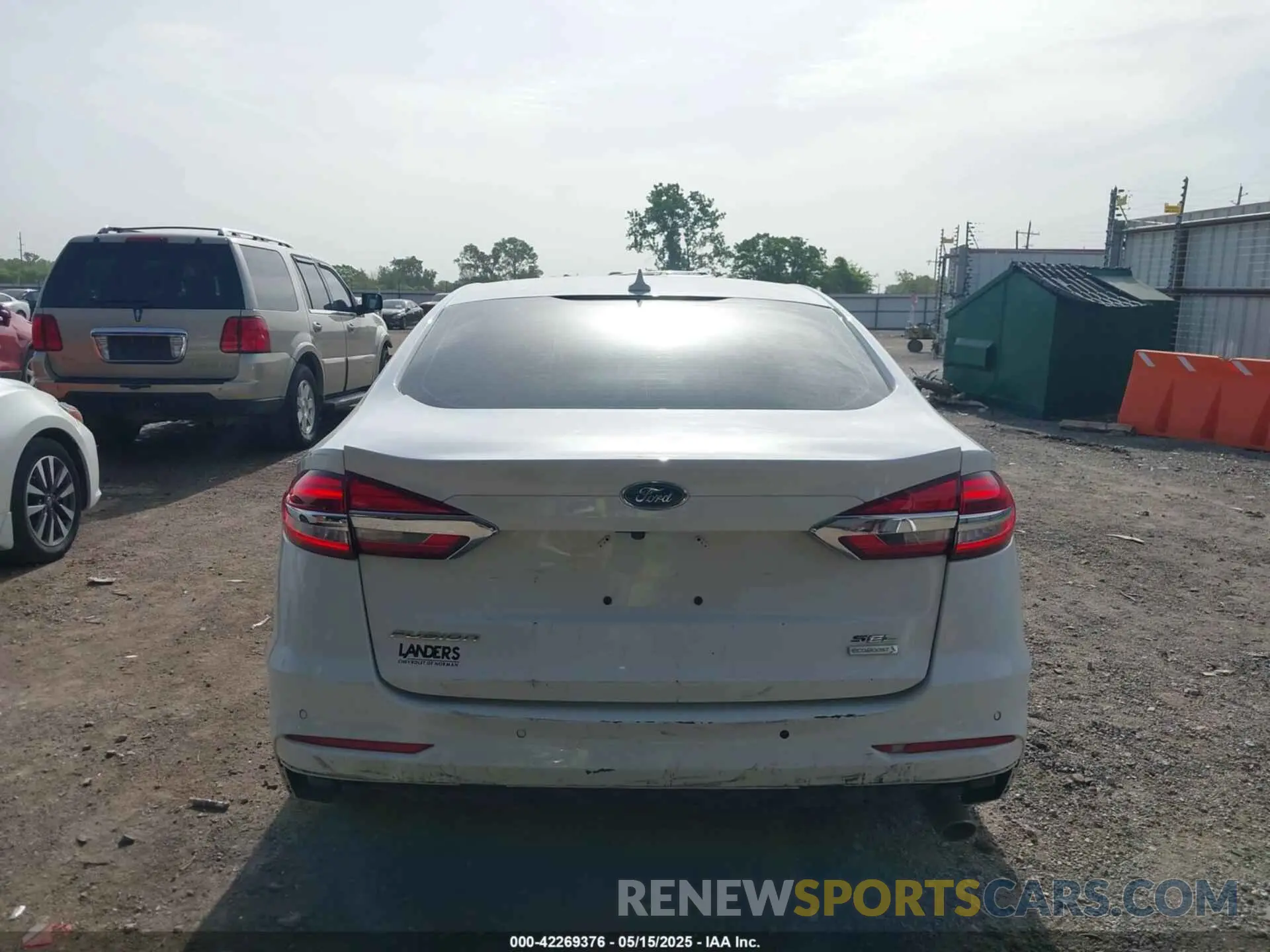 17 Photograph of a damaged car 3FA6P0CD9LR195854 FORD FUSION 2020