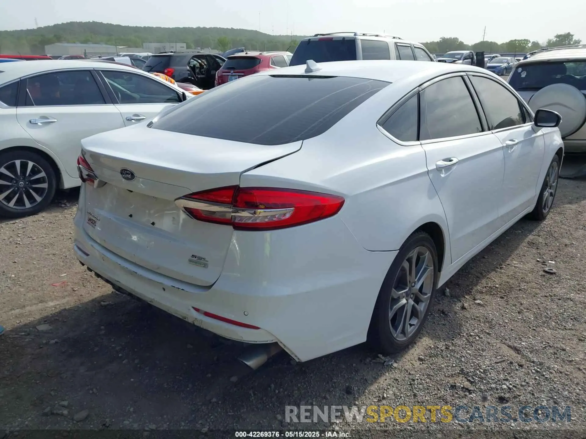 18 Photograph of a damaged car 3FA6P0CD9LR195854 FORD FUSION 2020