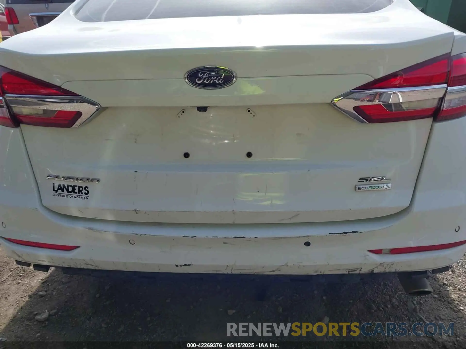 19 Photograph of a damaged car 3FA6P0CD9LR195854 FORD FUSION 2020