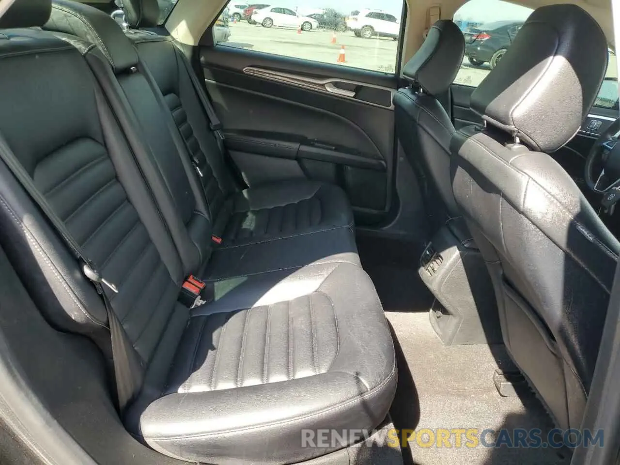 10 Photograph of a damaged car 3FA6P0CDXLR256306 FORD FUSION 2020
