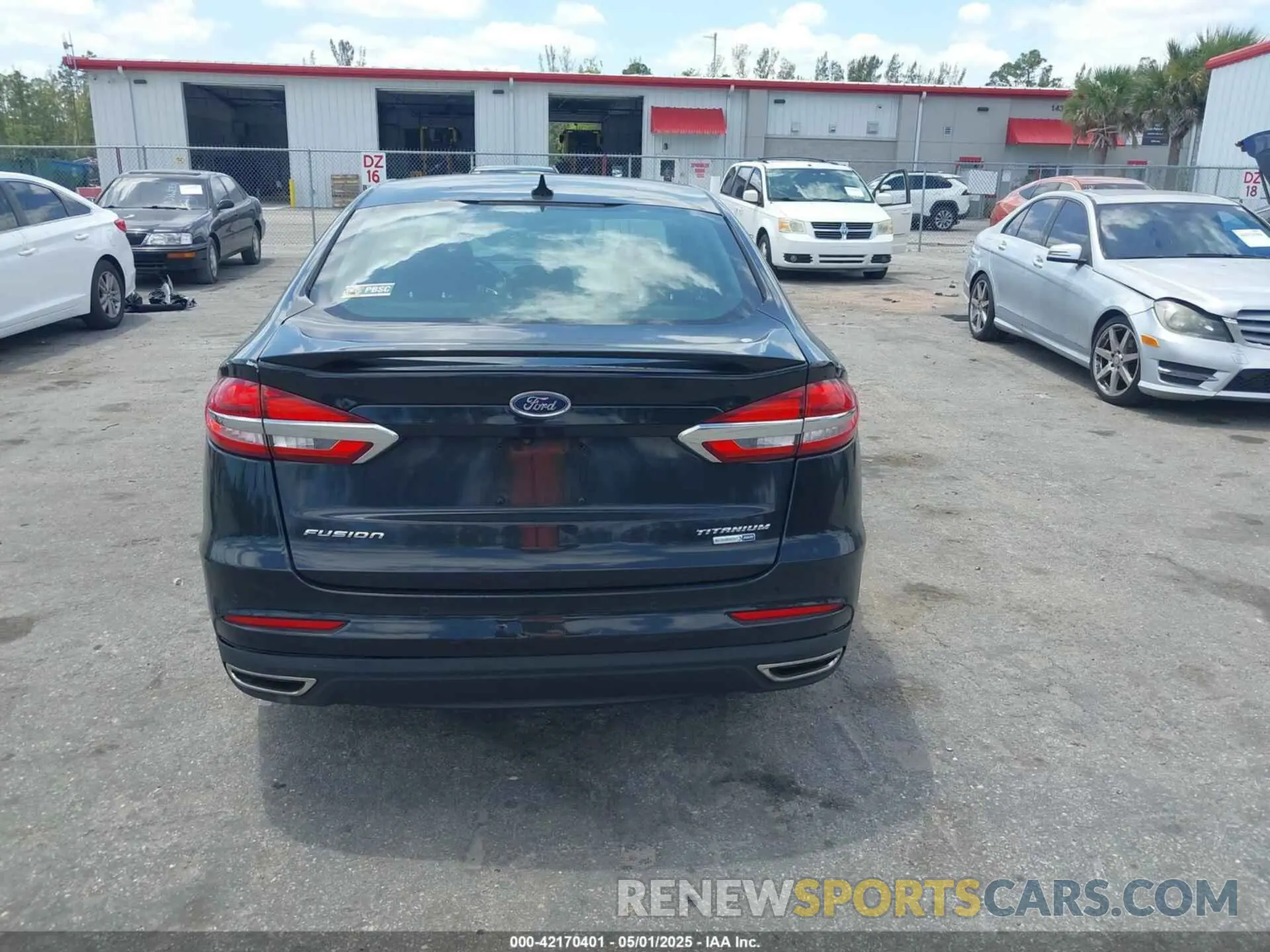 15 Photograph of a damaged car 3FA6P0D90LR175065 FORD FUSION 2020