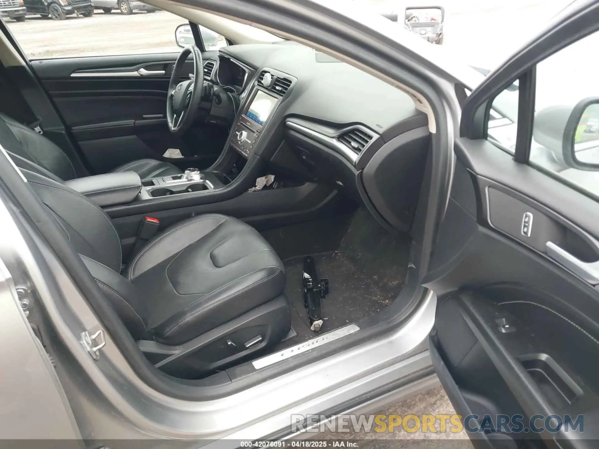 5 Photograph of a damaged car 3FA6P0D91LR174152 FORD FUSION 2020