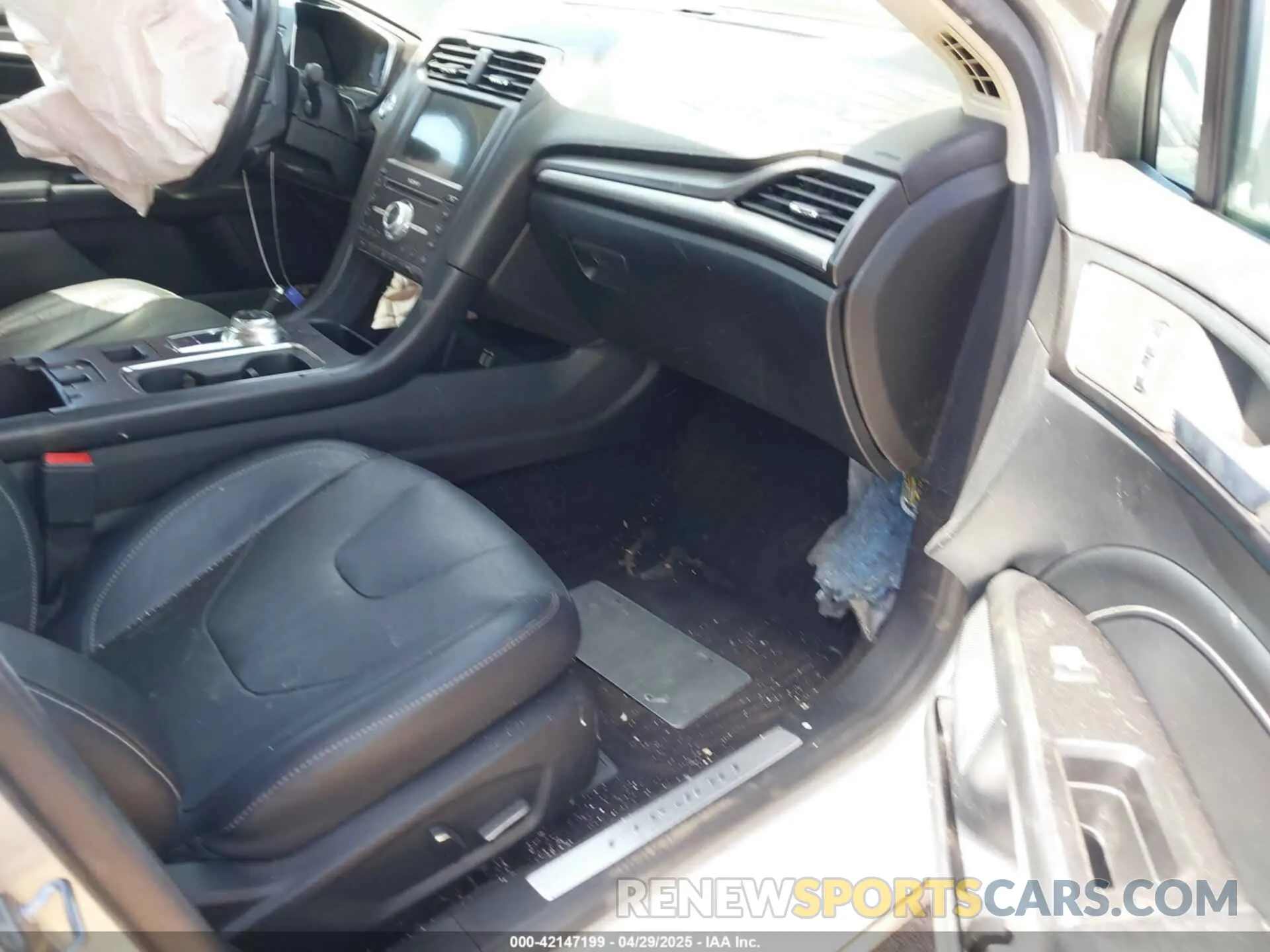 5 Photograph of a damaged car 3FA6P0D92LR136722 FORD FUSION 2020