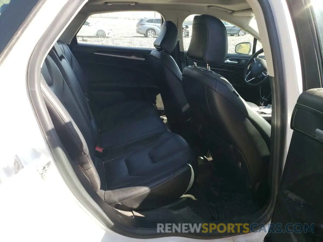 10 Photograph of a damaged car 3FA6P0D92LR173611 FORD FUSION 2020