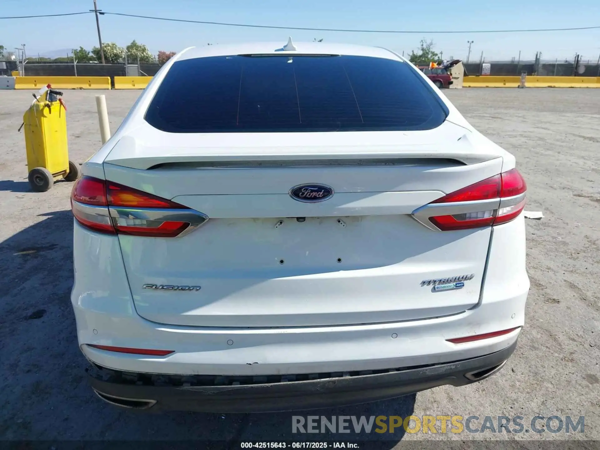 16 Photograph of a damaged car 3FA6P0D93LR151357 FORD FUSION 2020