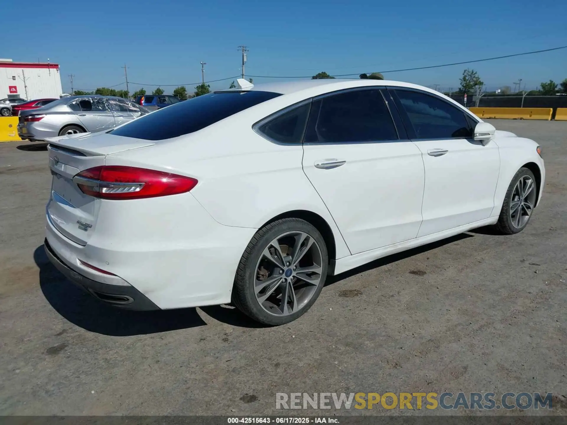 4 Photograph of a damaged car 3FA6P0D93LR151357 FORD FUSION 2020