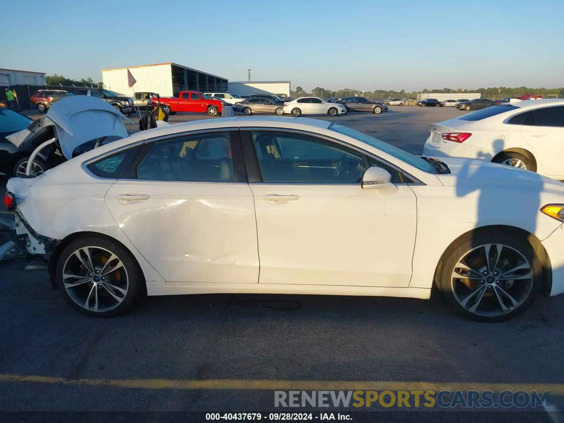 14 Photograph of a damaged car 3FA6P0D94LR117234 FORD FUSION 2020