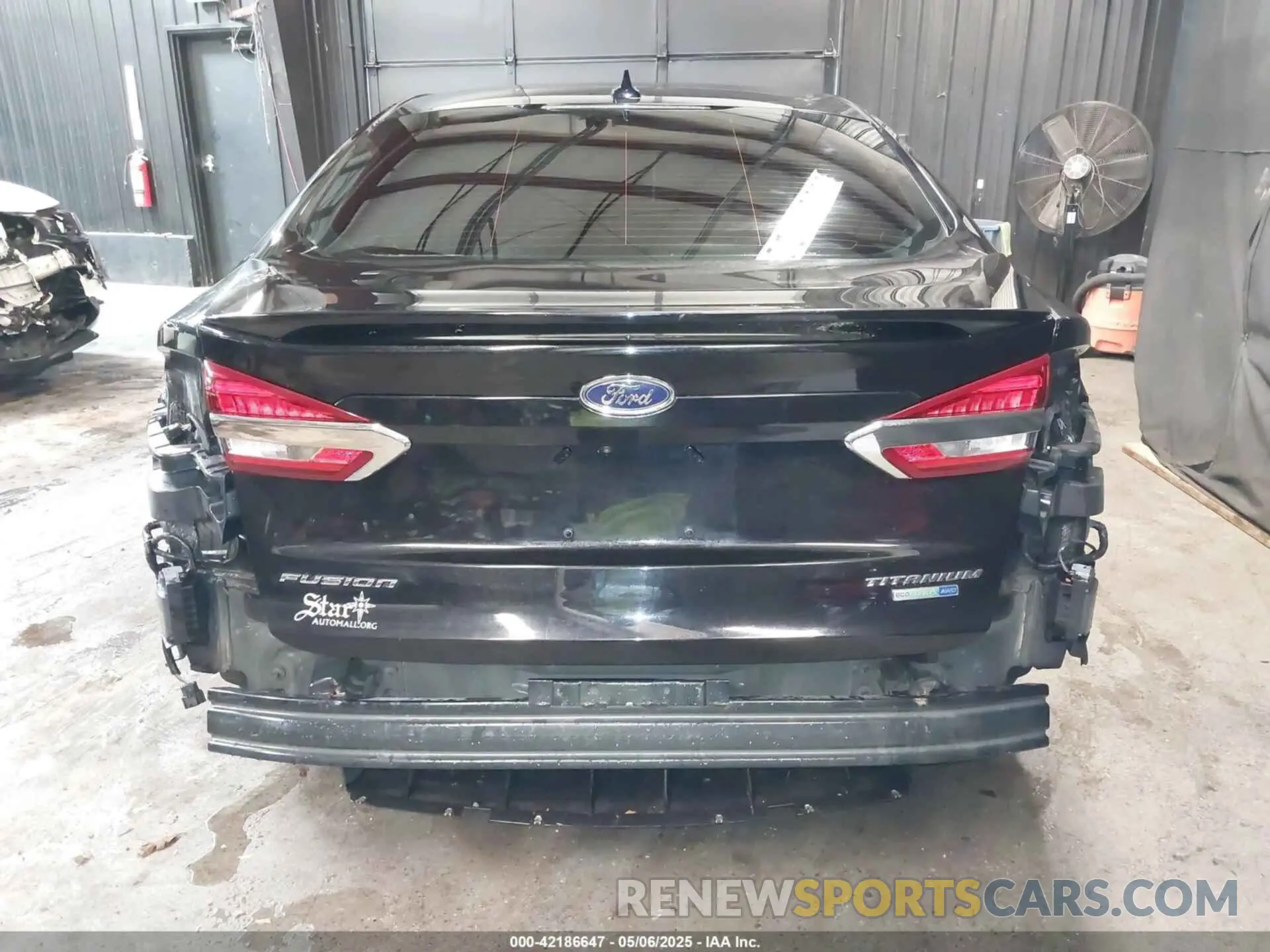 17 Photograph of a damaged car 3FA6P0D94LR136981 FORD FUSION 2020