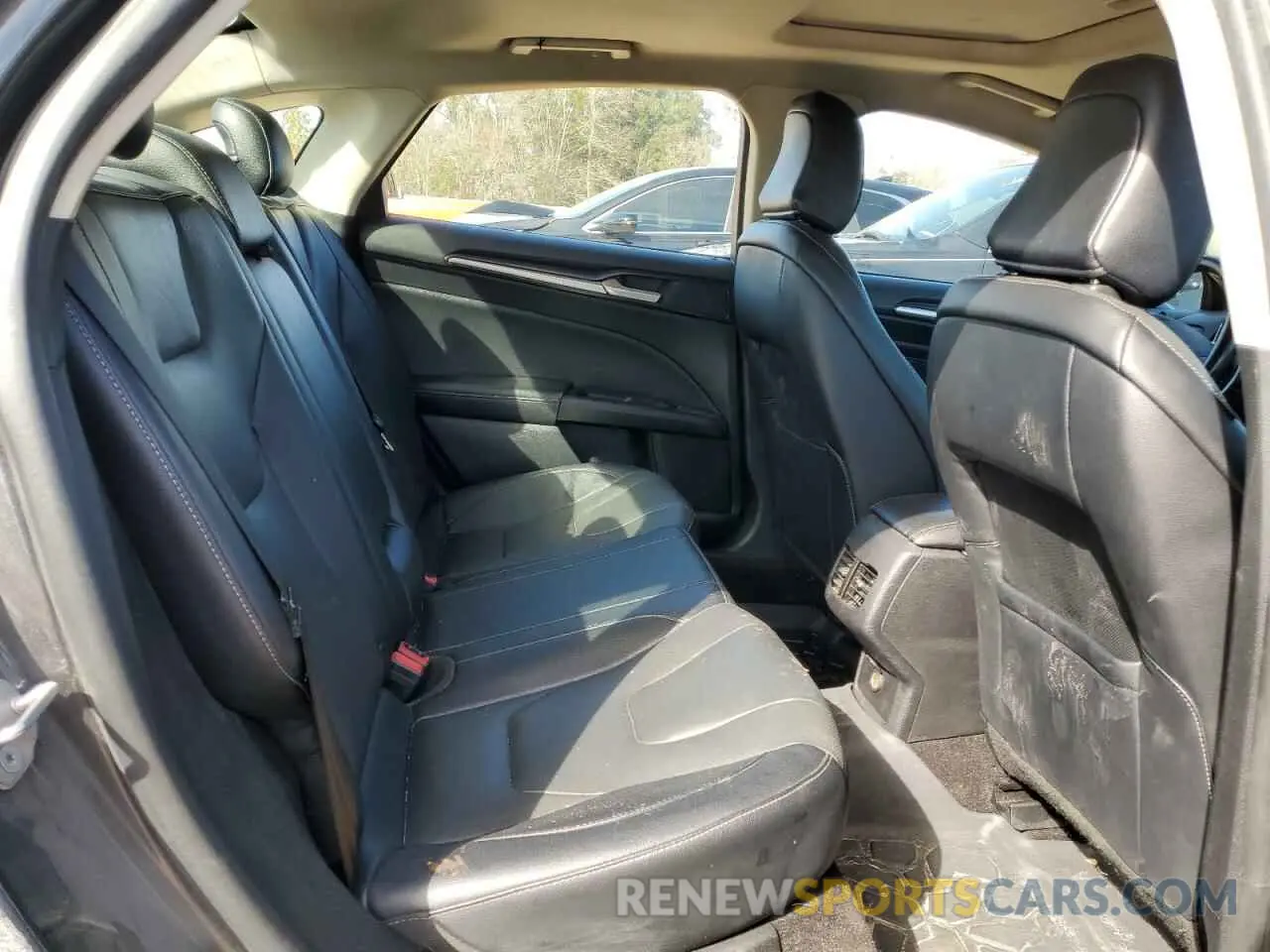 10 Photograph of a damaged car 3FA6P0D95LR137542 FORD FUSION 2020
