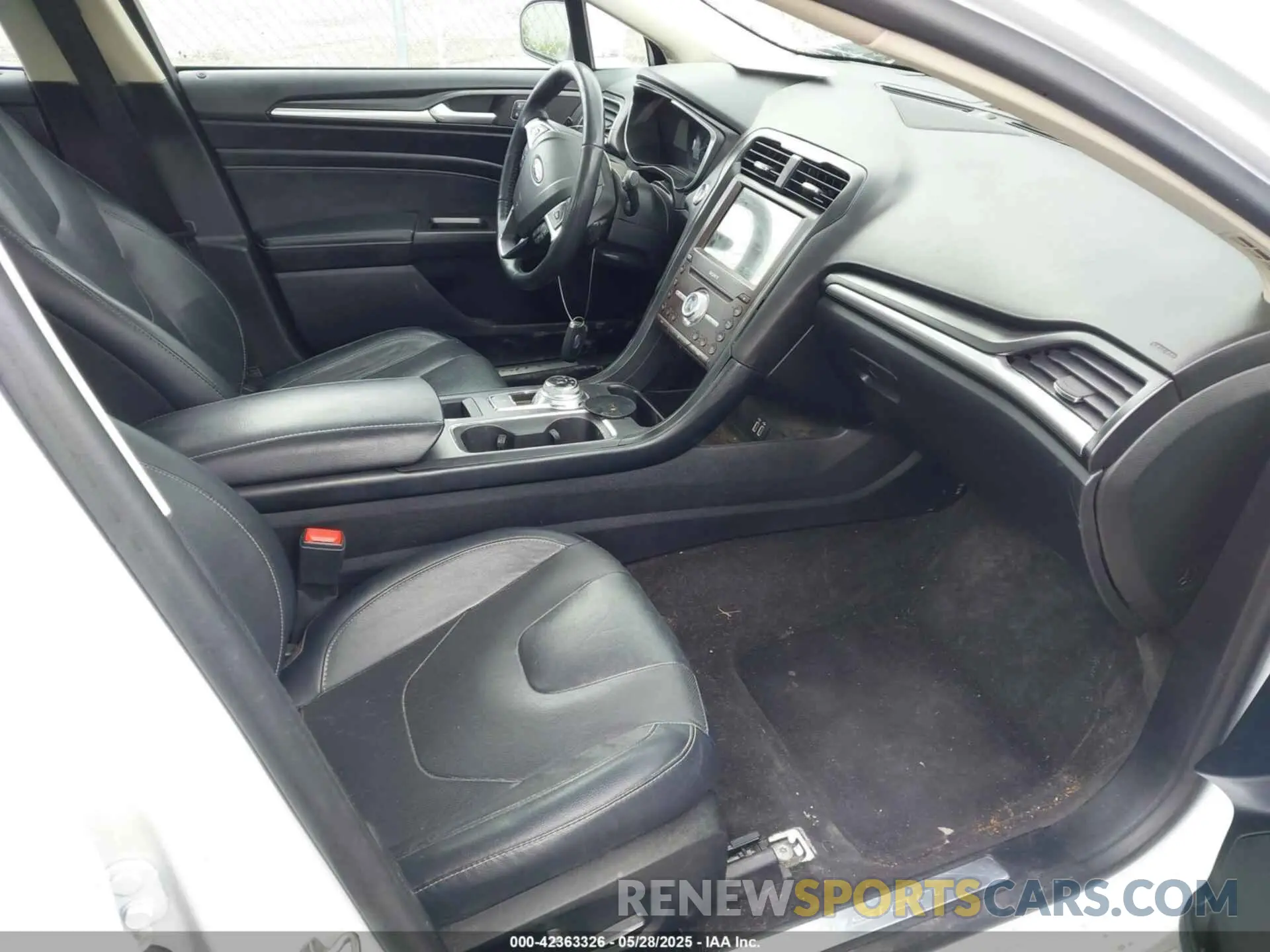 5 Photograph of a damaged car 3FA6P0D95LR138772 FORD FUSION 2020