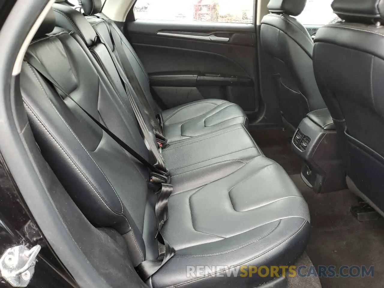 10 Photograph of a damaged car 3FA6P0D96LR192307 FORD FUSION 2020