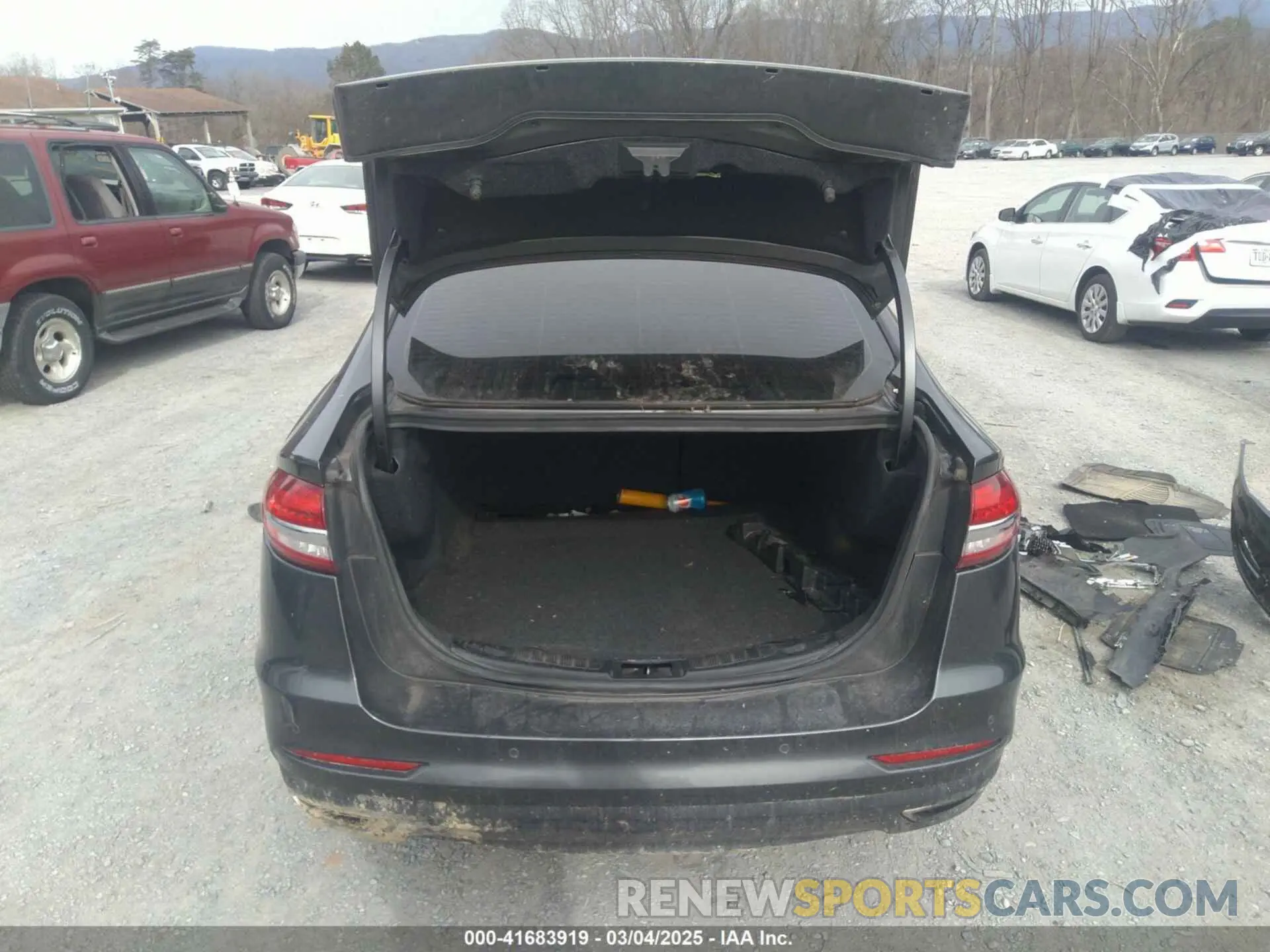 17 Photograph of a damaged car 3FA6P0D96LR205539 FORD FUSION 2020