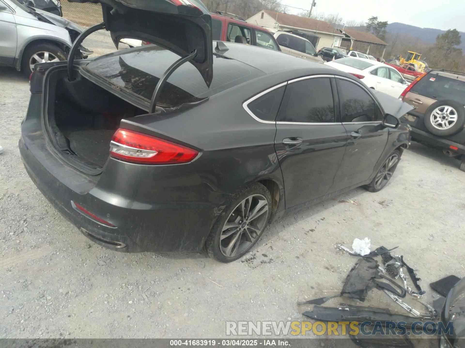 4 Photograph of a damaged car 3FA6P0D96LR205539 FORD FUSION 2020